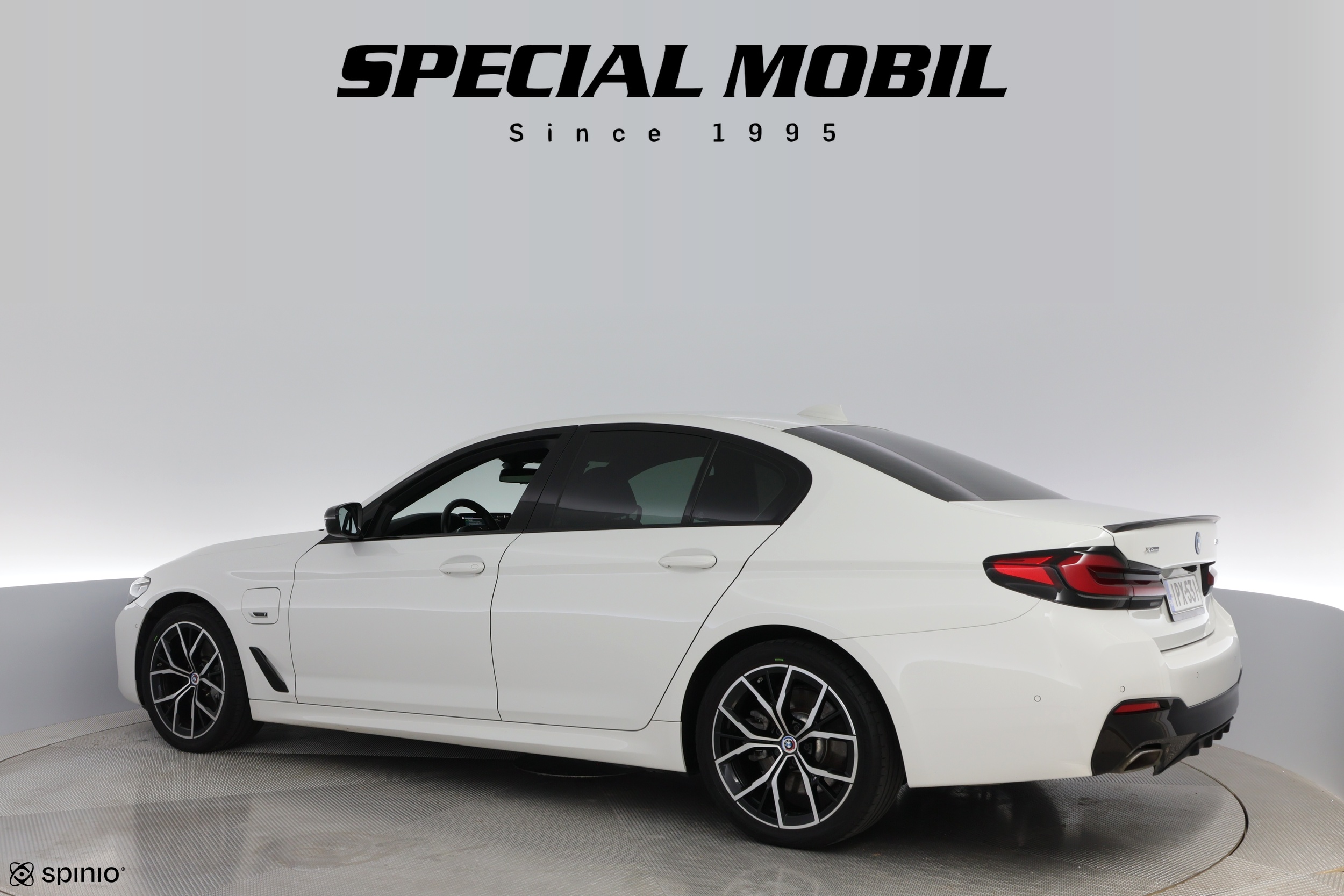 BMW 545 2023