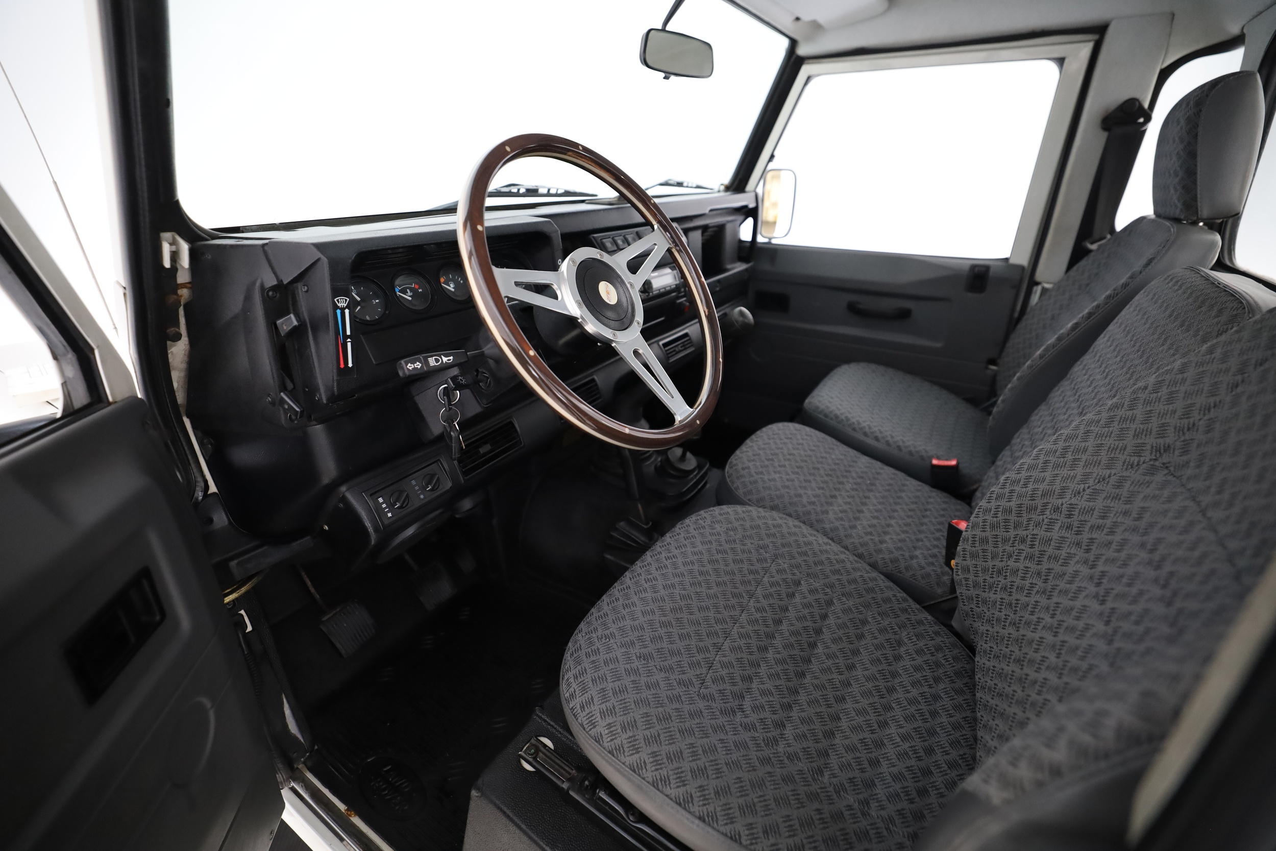 Land Rover Defender 2003