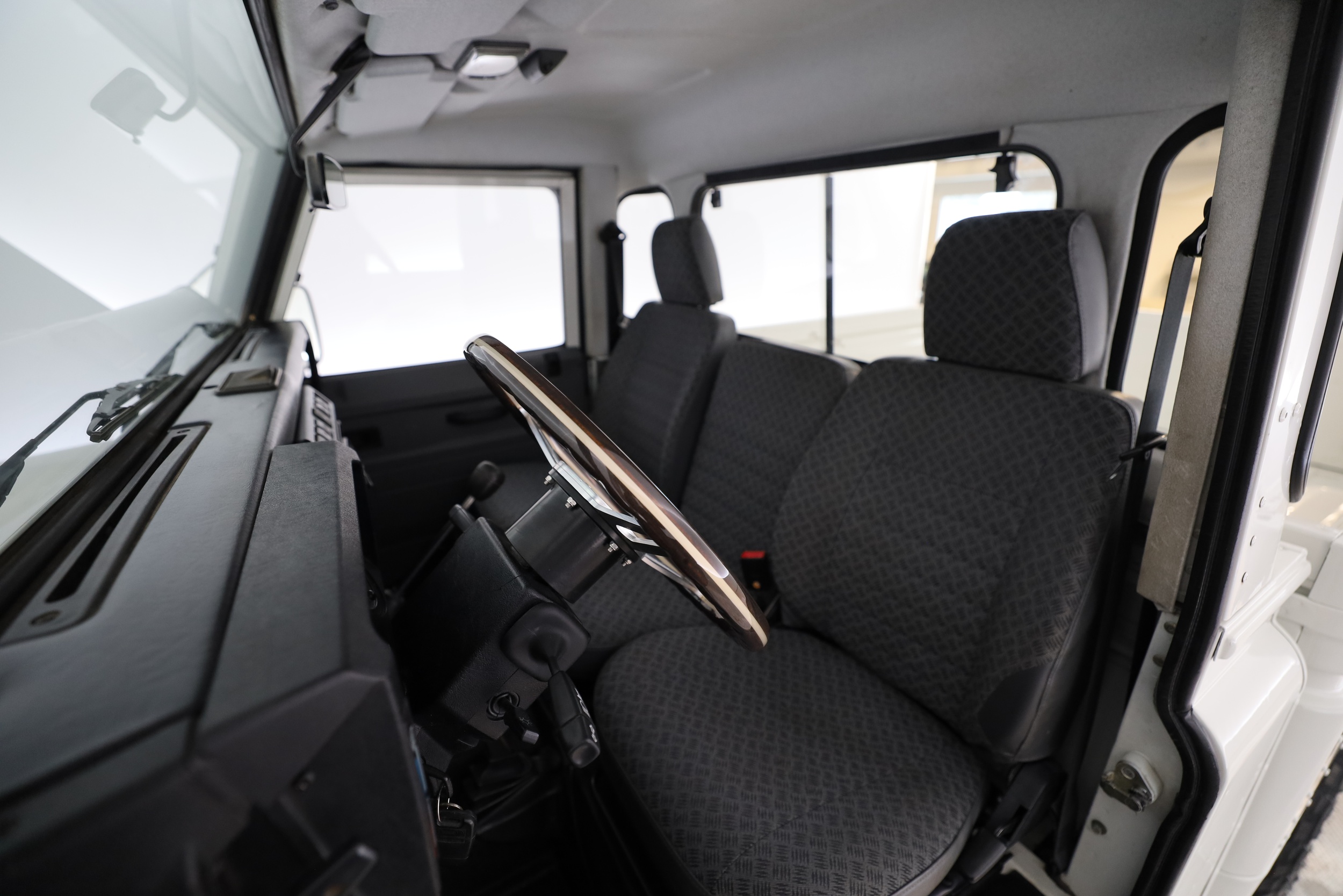 Land Rover Defender 2003