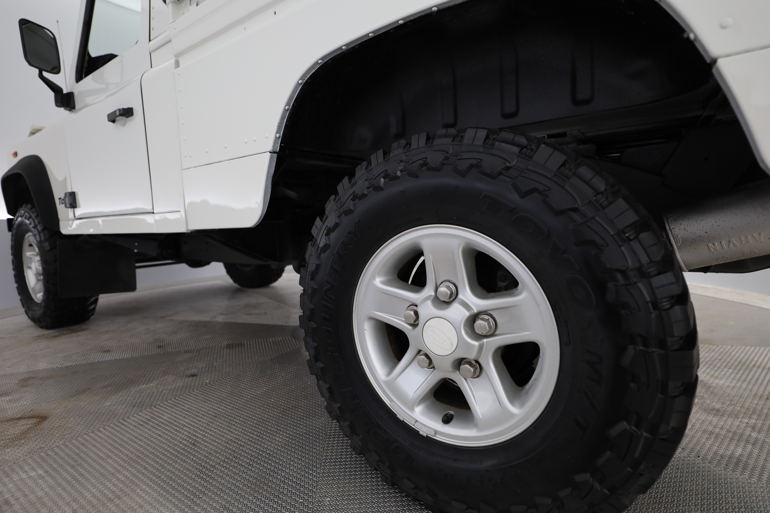 Land Rover Defender 2003