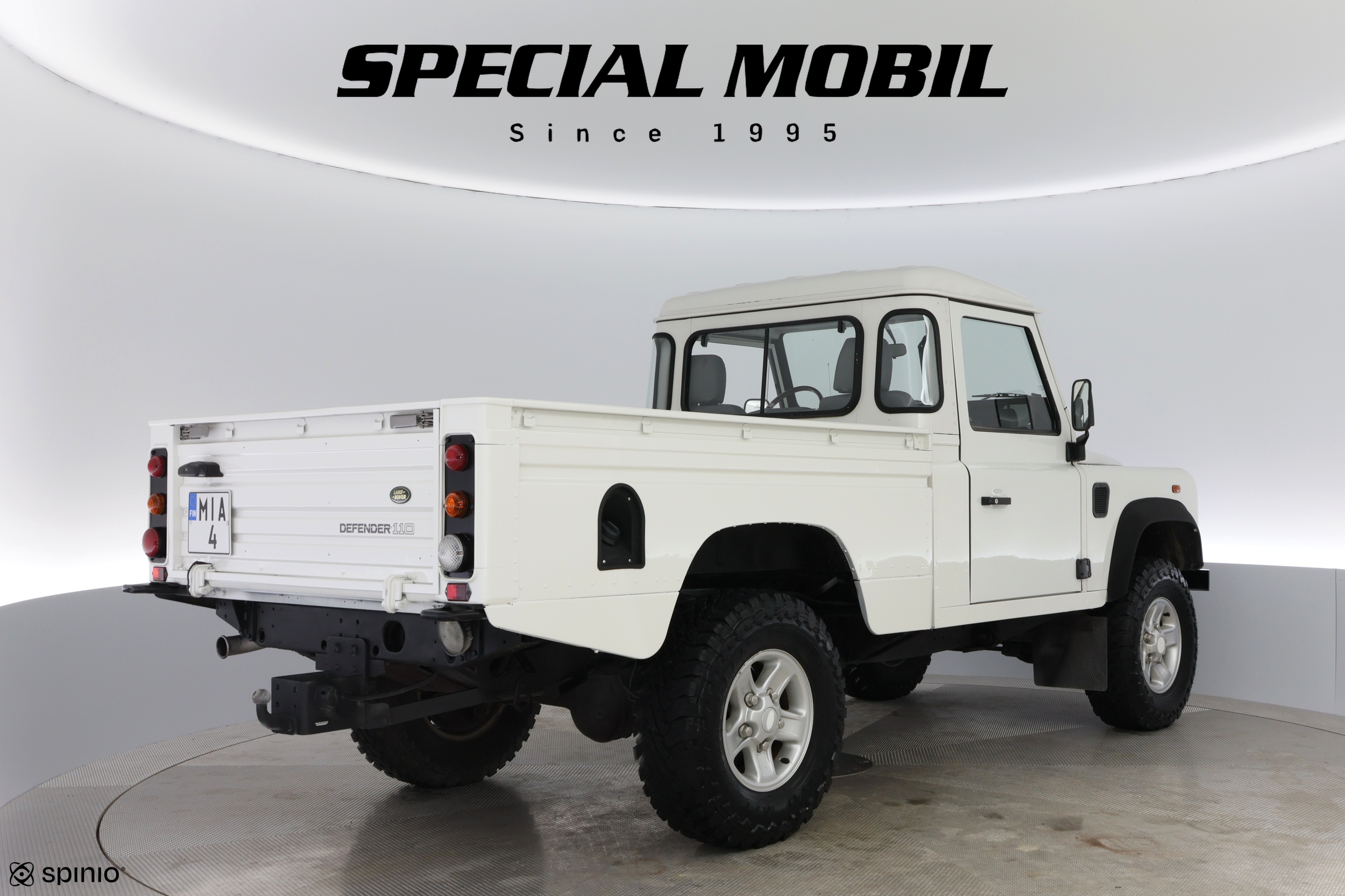 Land Rover Defender 2003