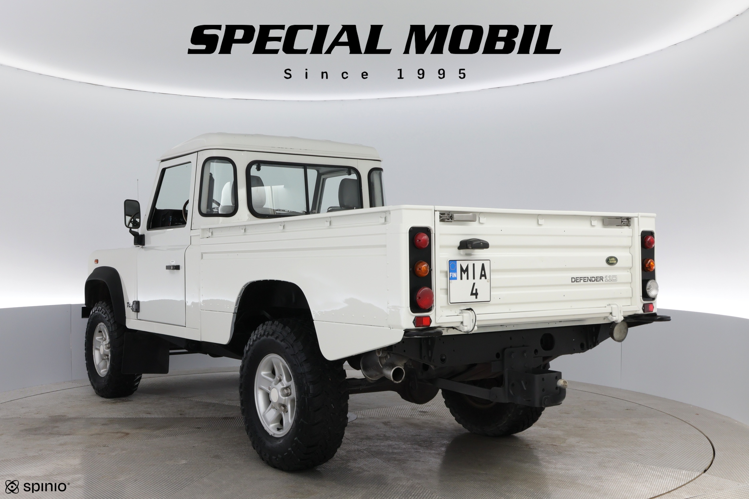 Land Rover Defender 2003