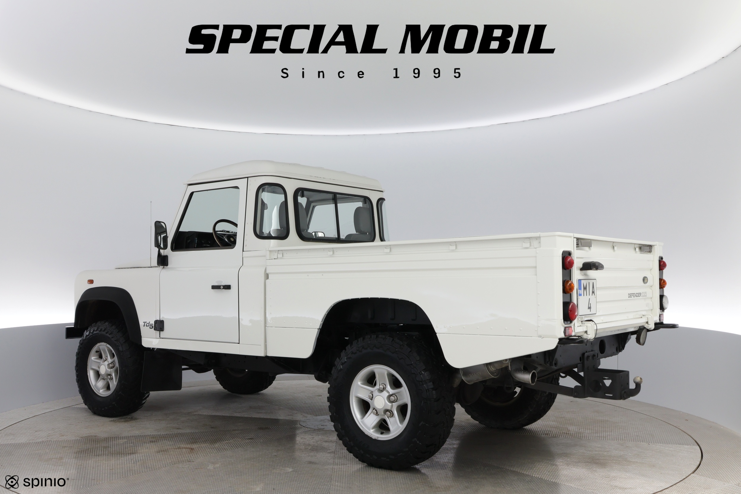 Land Rover Defender 2003