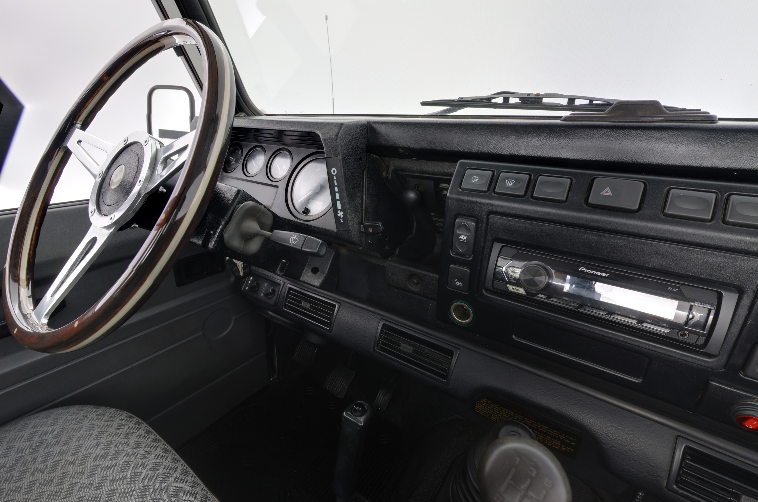 Land Rover Defender 2003