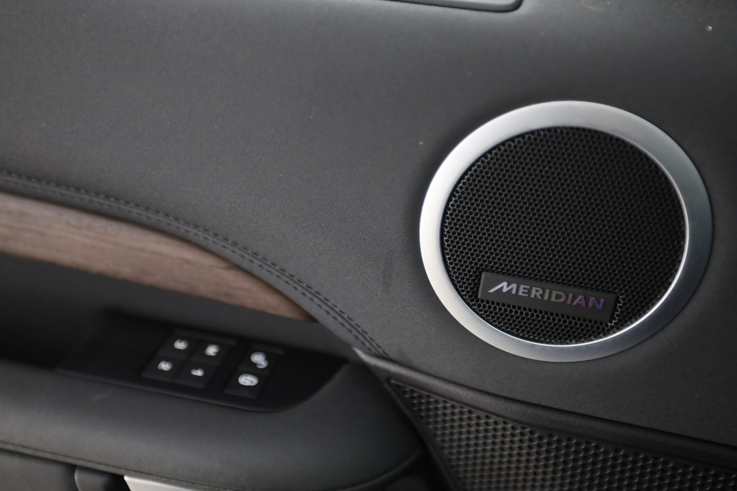 Land Rover Discovery 2018