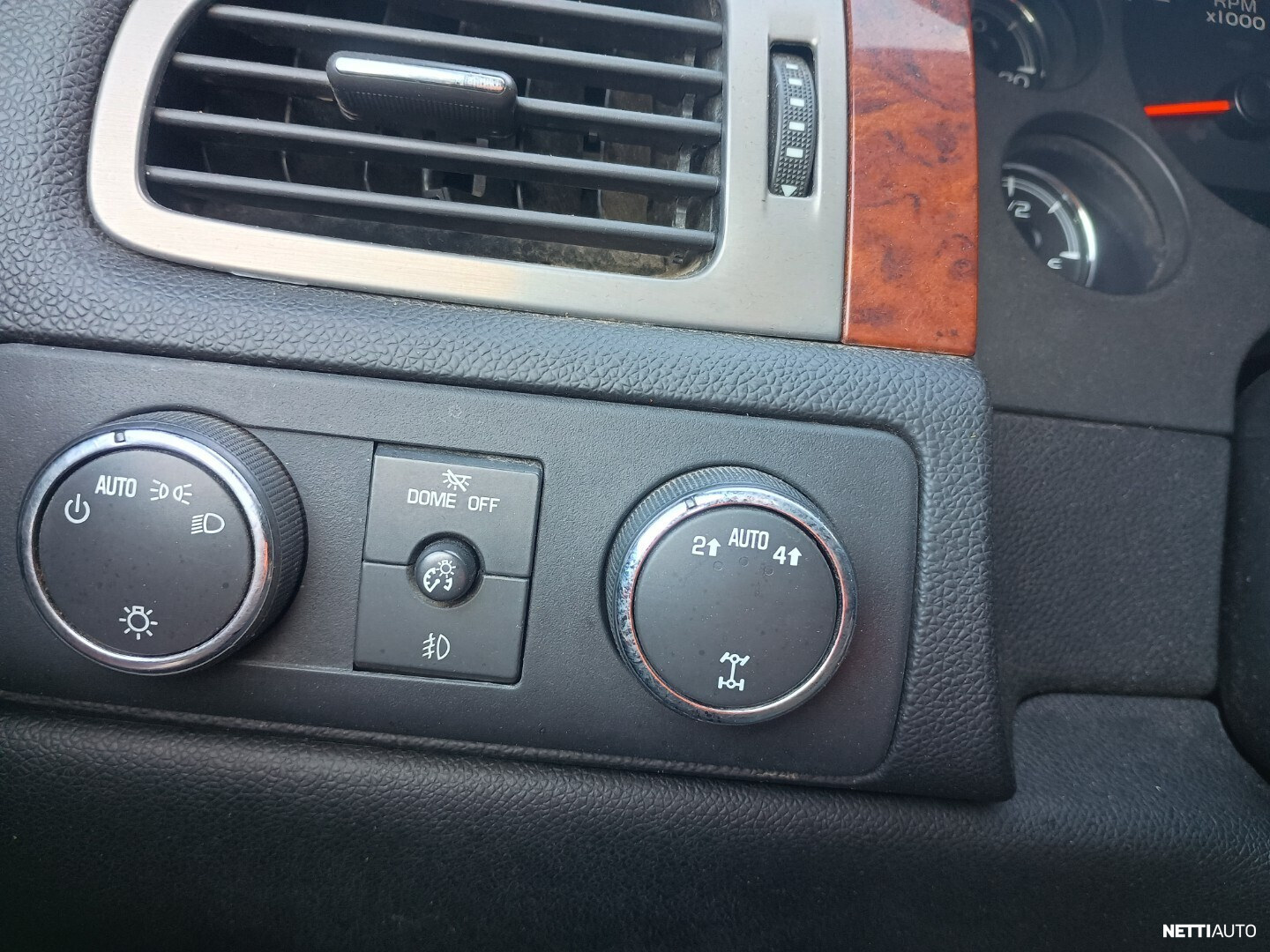 Chevrolet Suburban 2010