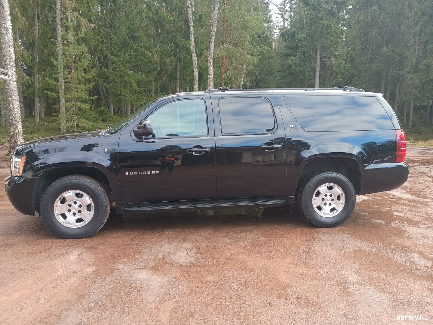 Chevrolet Suburban 2010