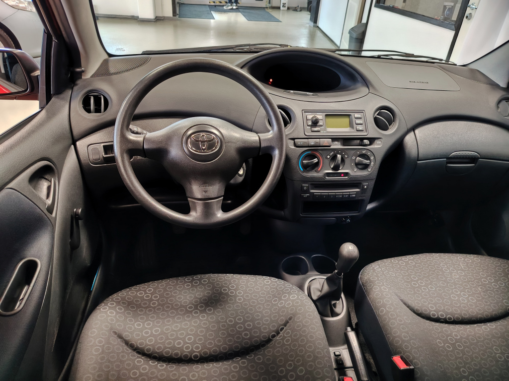 TOYOTA Yaris 10