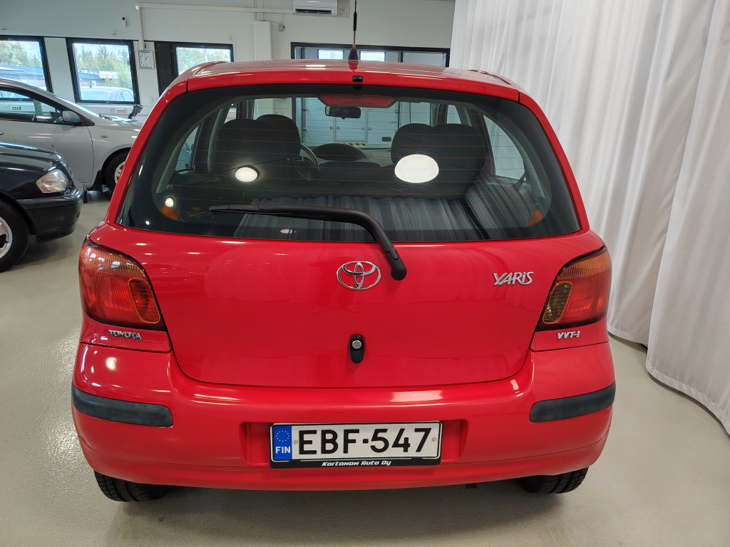 TOYOTA Yaris 5