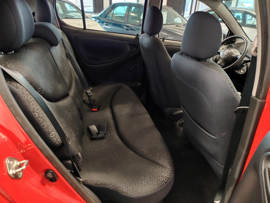 TOYOTA Yaris 8