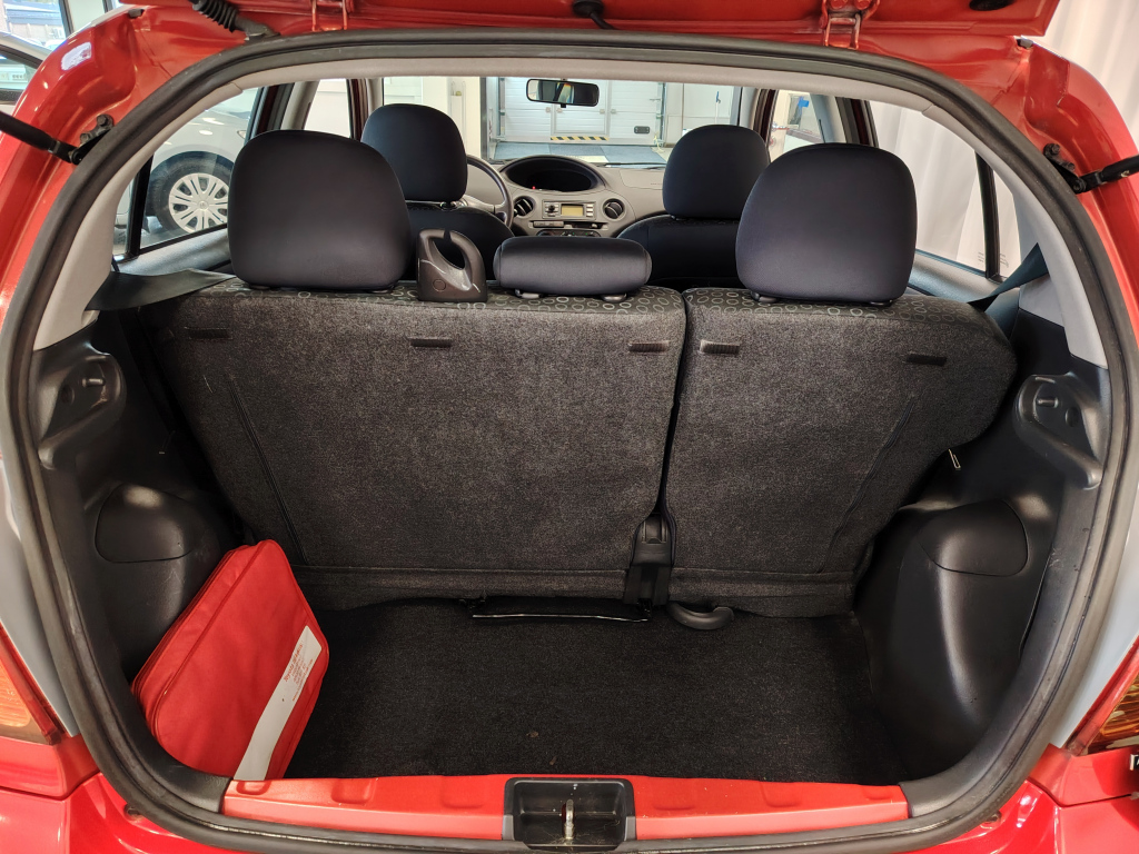 TOYOTA Yaris 9