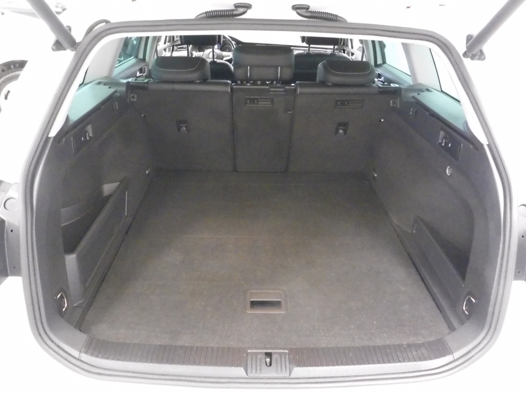 VOLKSWAGEN Passat 10