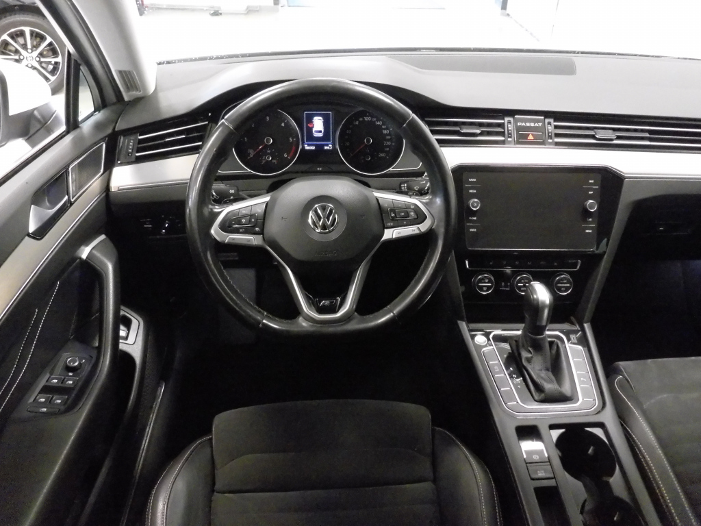 VOLKSWAGEN Passat 11
