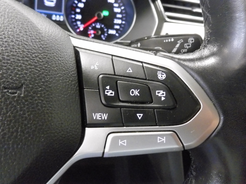 VOLKSWAGEN Passat 16