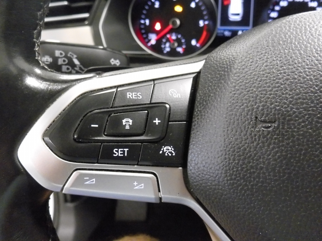 VOLKSWAGEN Passat 17