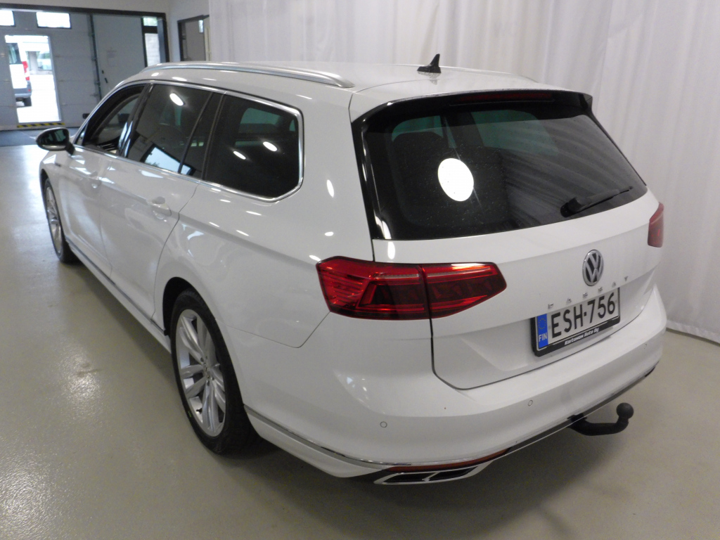 VOLKSWAGEN Passat 4