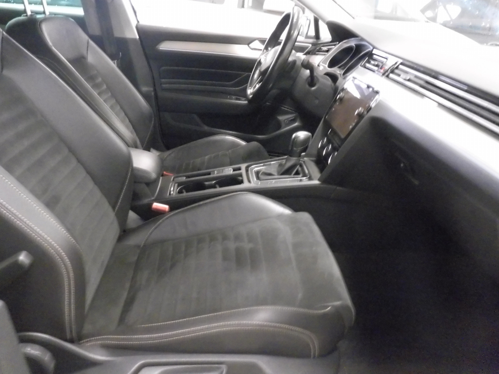 VOLKSWAGEN Passat 8