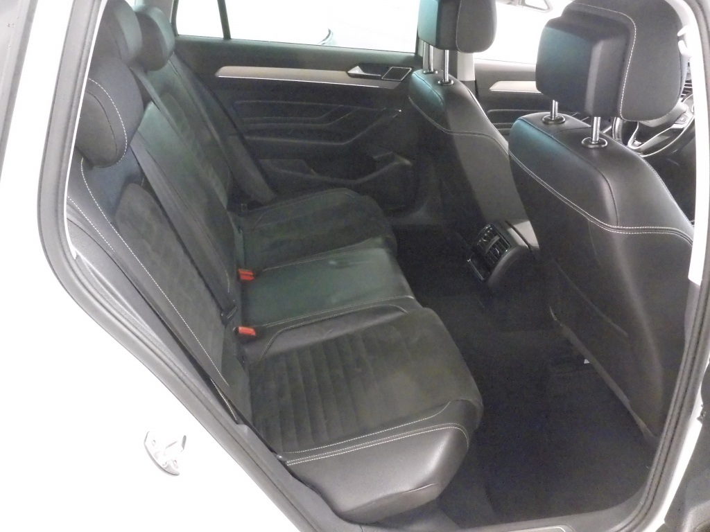 VOLKSWAGEN Passat 9