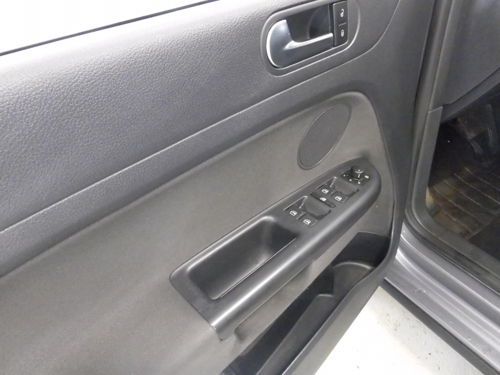 VOLKSWAGEN Golf Plus 13