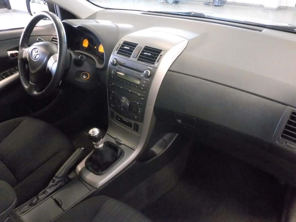 TOYOTA Corolla 16