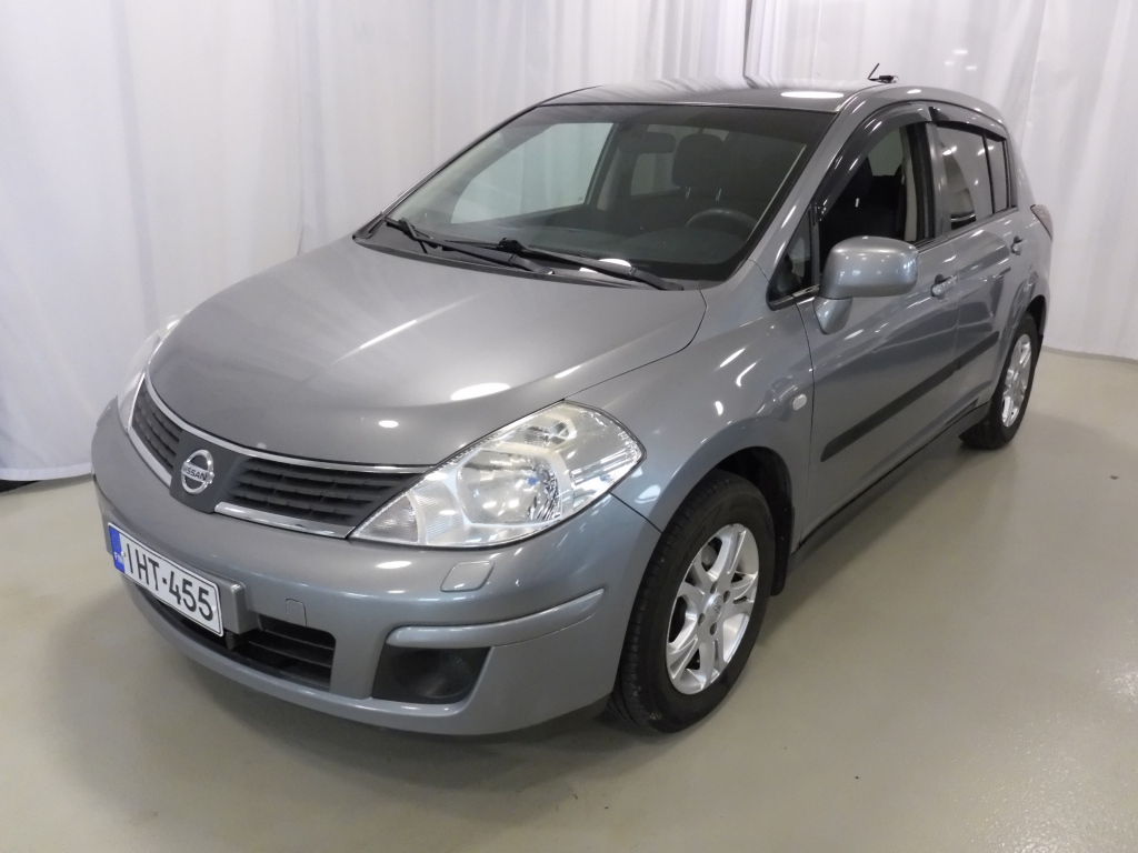 NISSAN Tiida 1