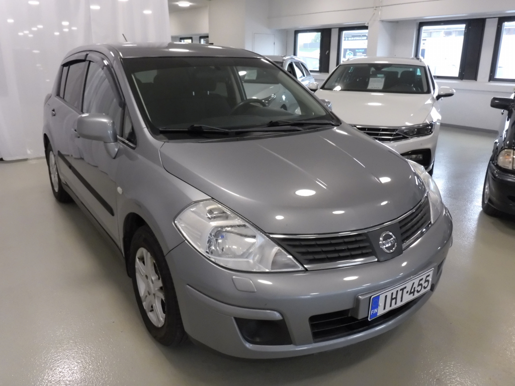 NISSAN Tiida 3