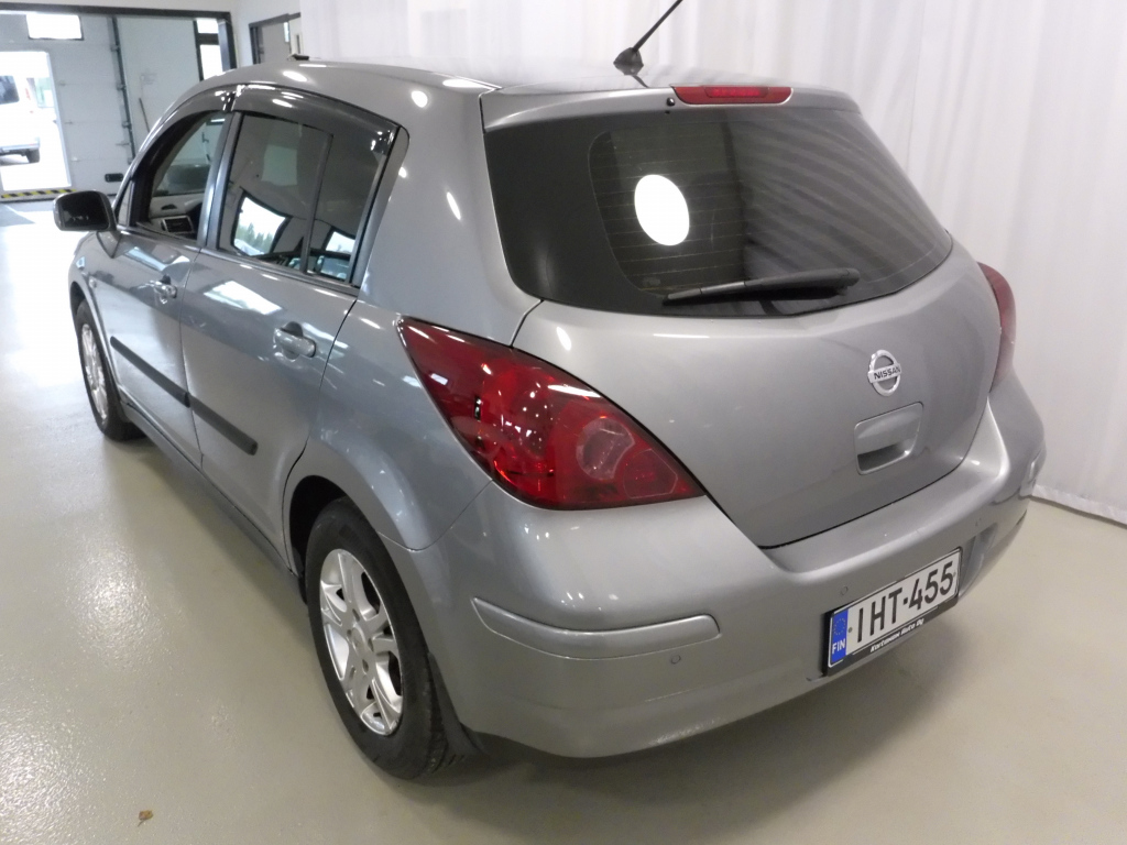 NISSAN Tiida 4