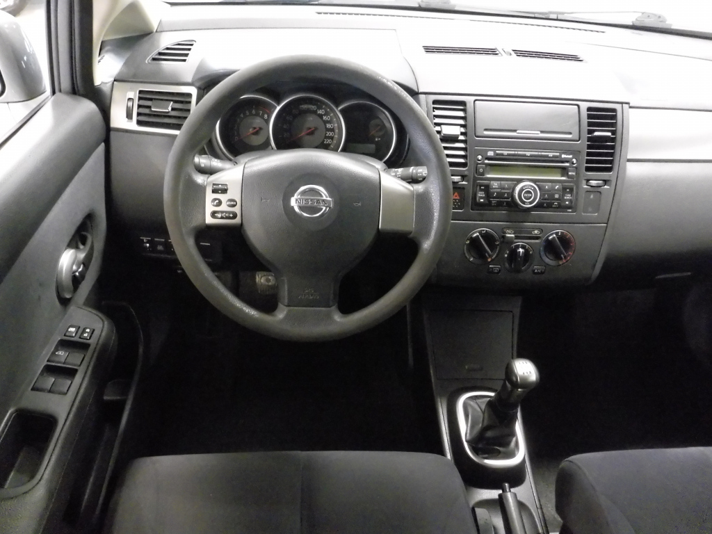 NISSAN Tiida 9