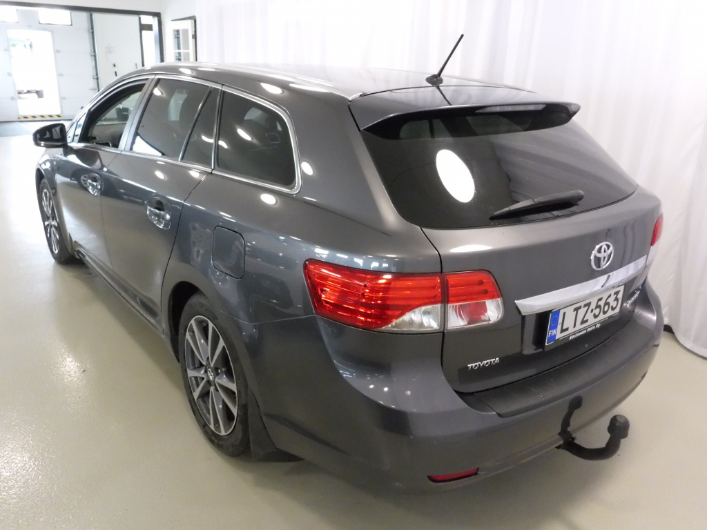 TOYOTA Avensis 4