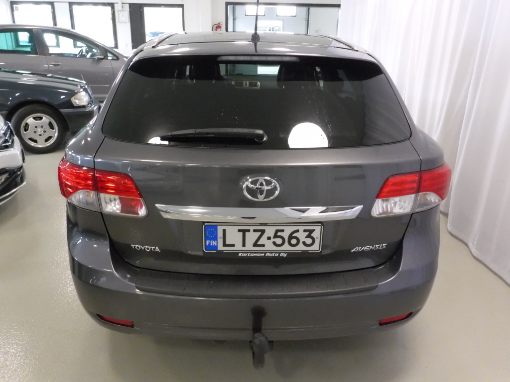 TOYOTA Avensis 5