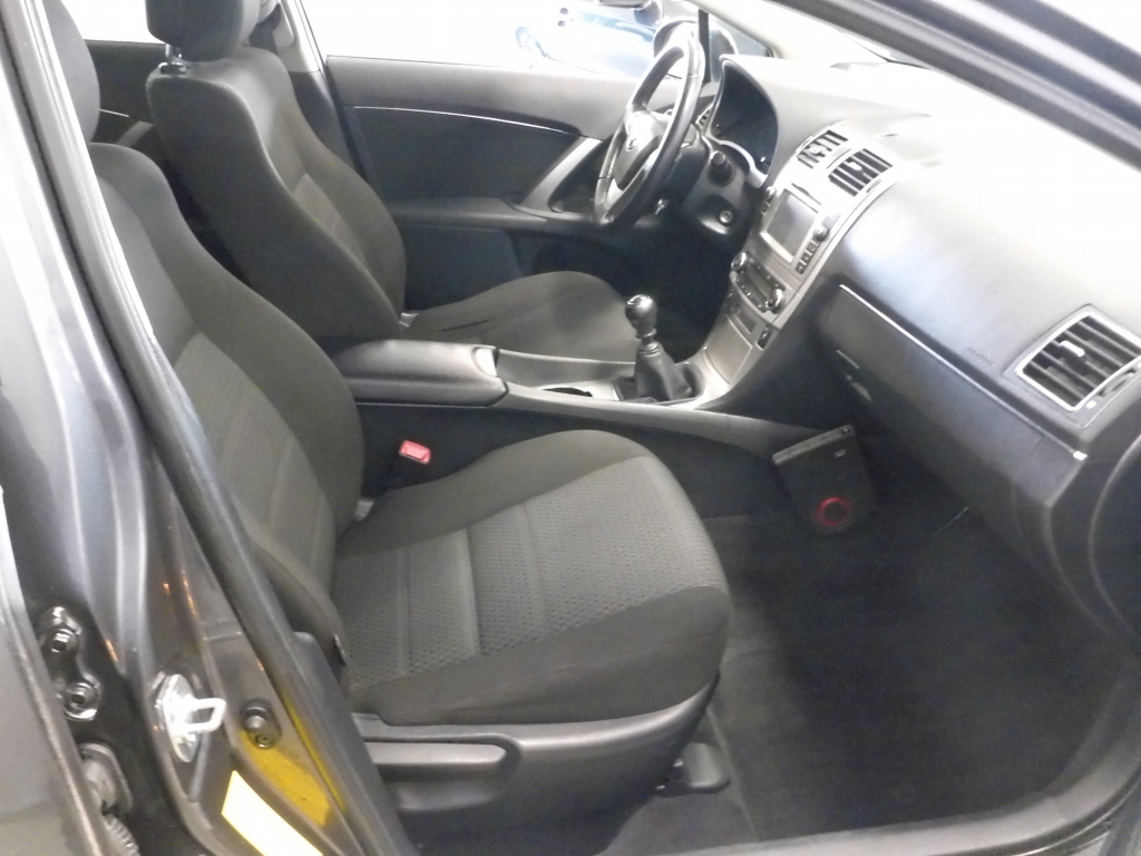 TOYOTA Avensis 7