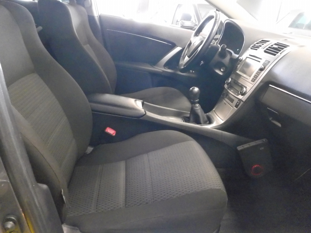 TOYOTA Avensis 8