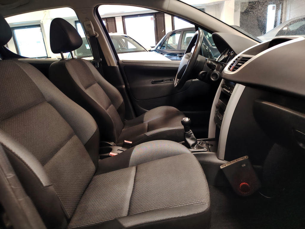 PEUGEOT 207 8