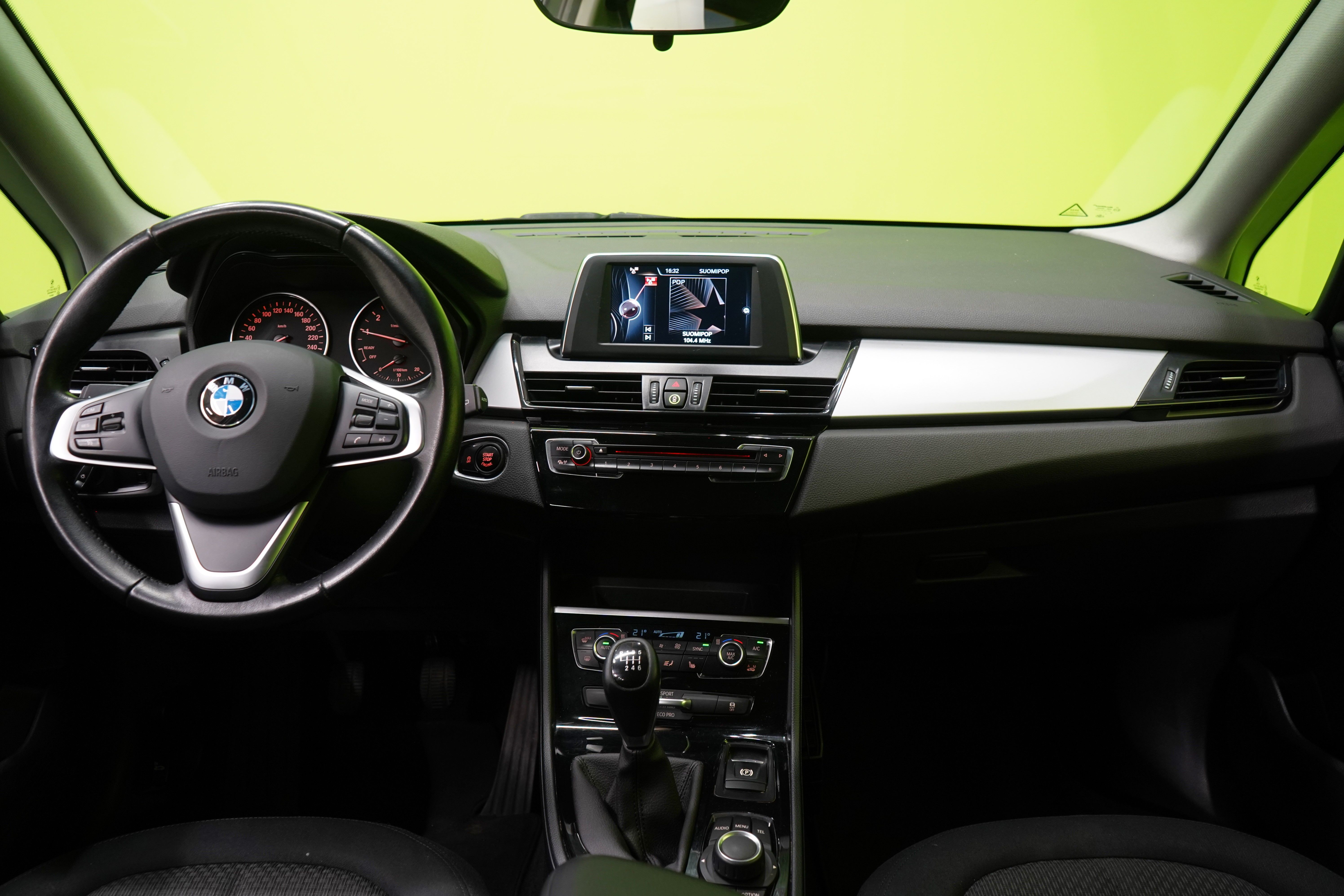BMW 218 2016