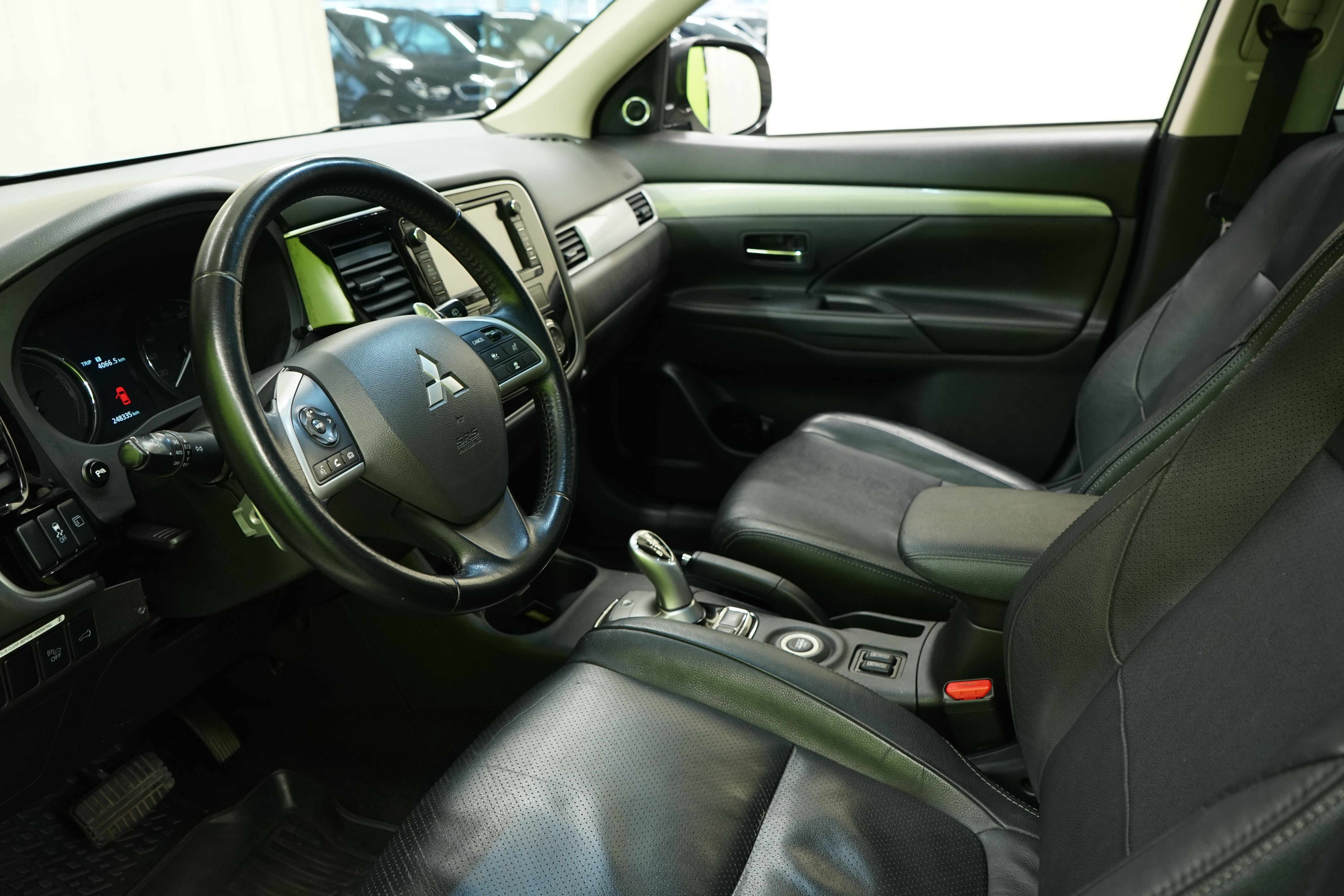 Mitsubishi Outlander PHEV 2014