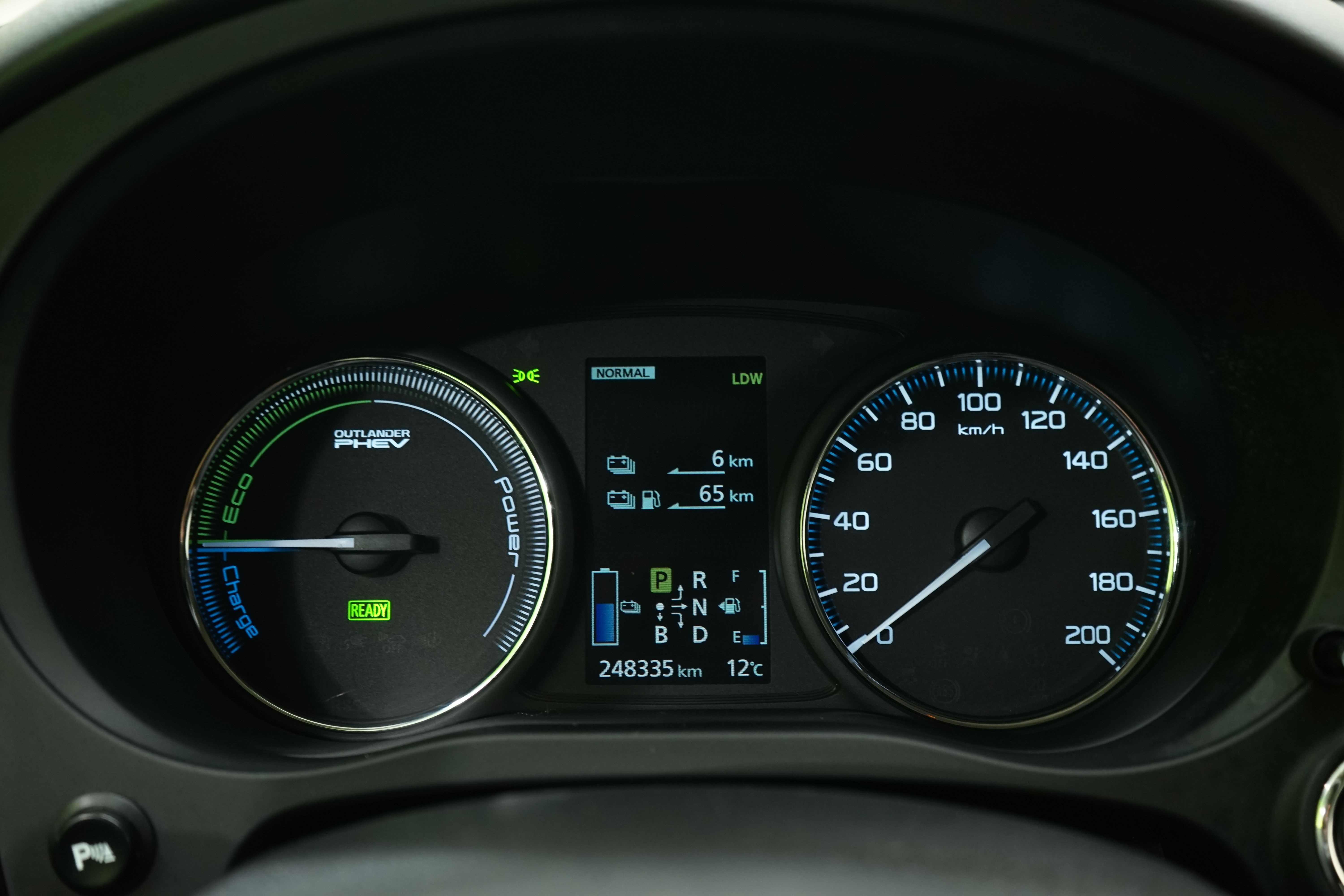 Mitsubishi Outlander PHEV 2014