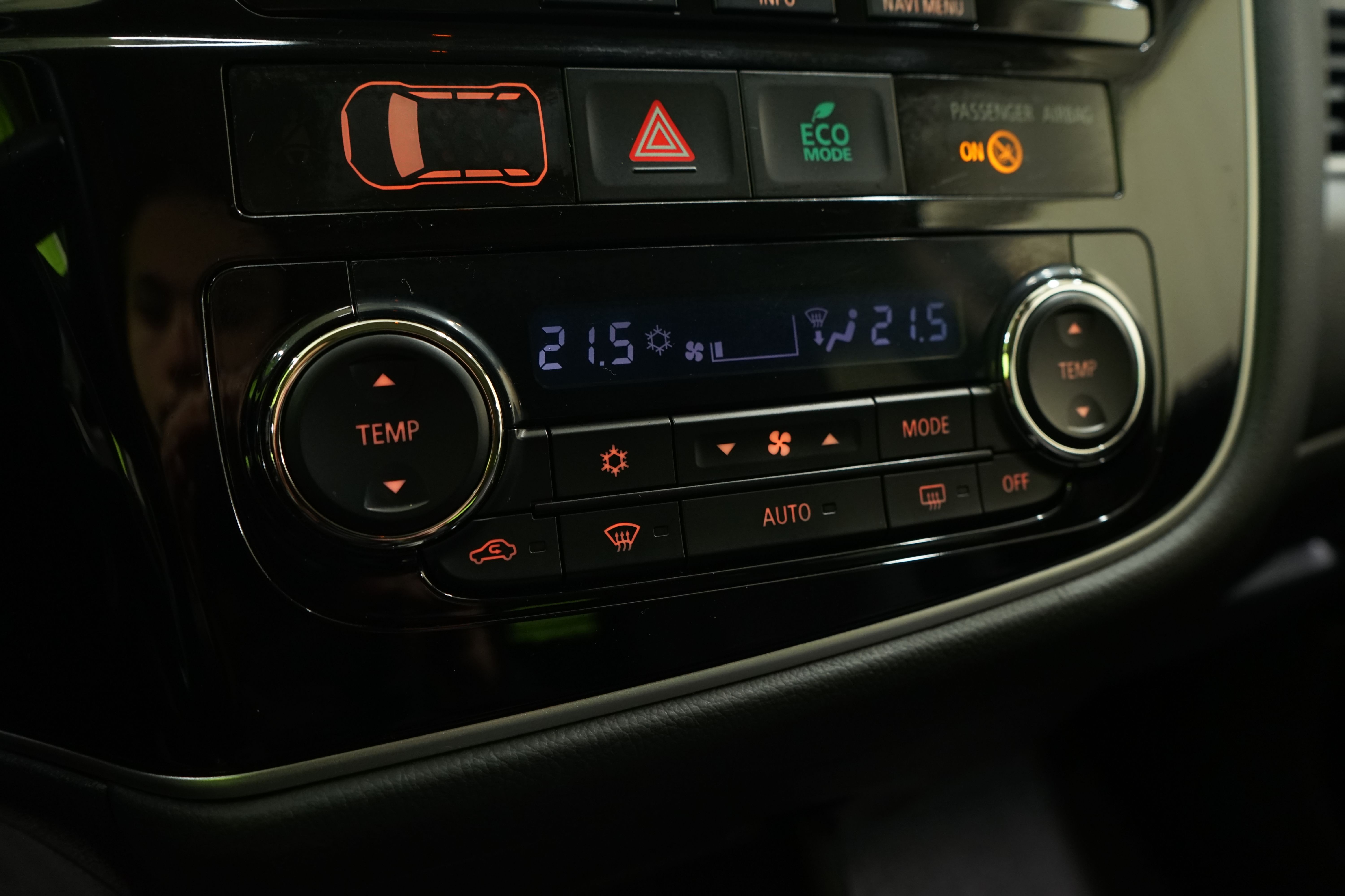 Mitsubishi Outlander PHEV 2014