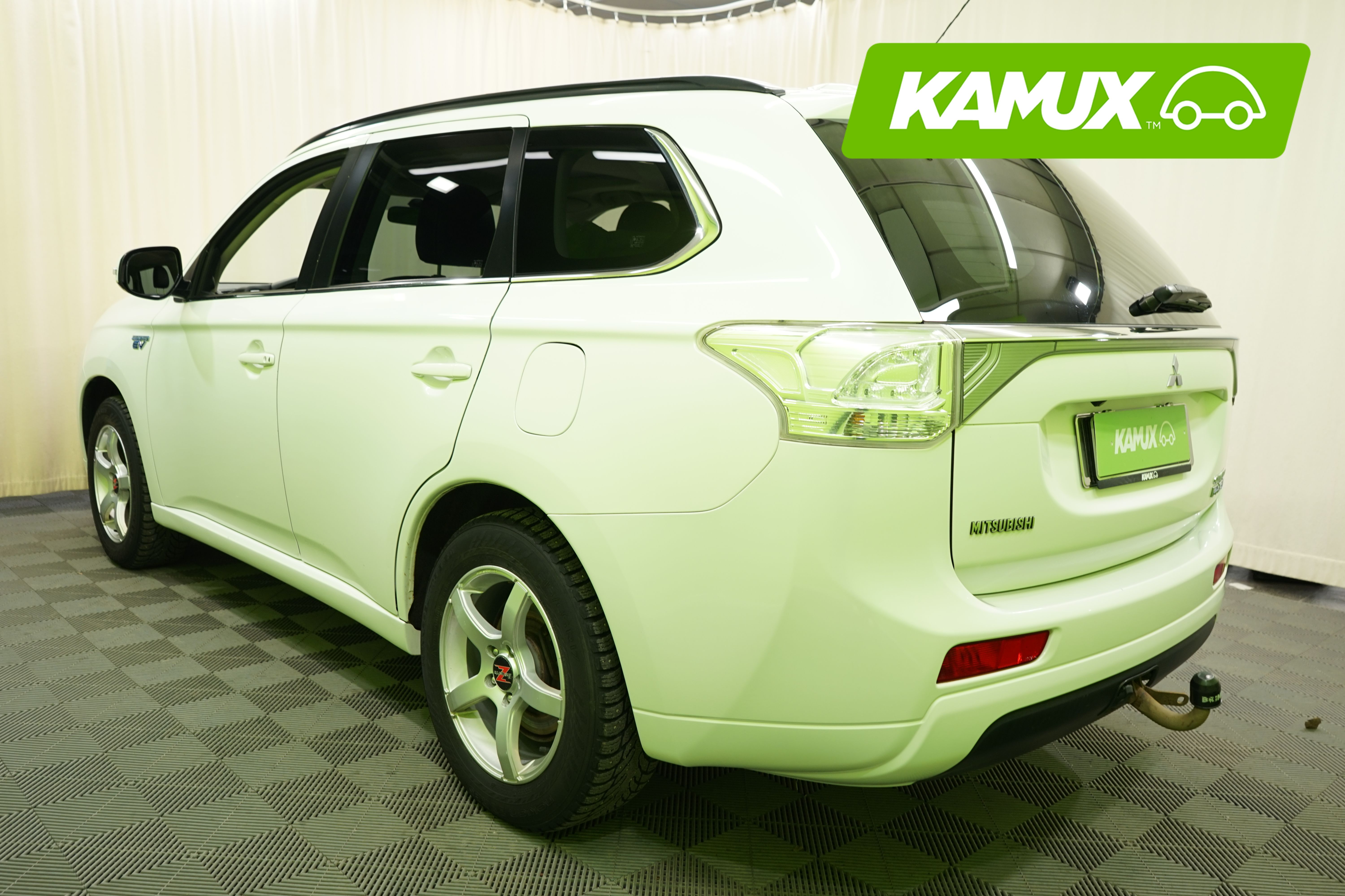 Mitsubishi Outlander PHEV 2014