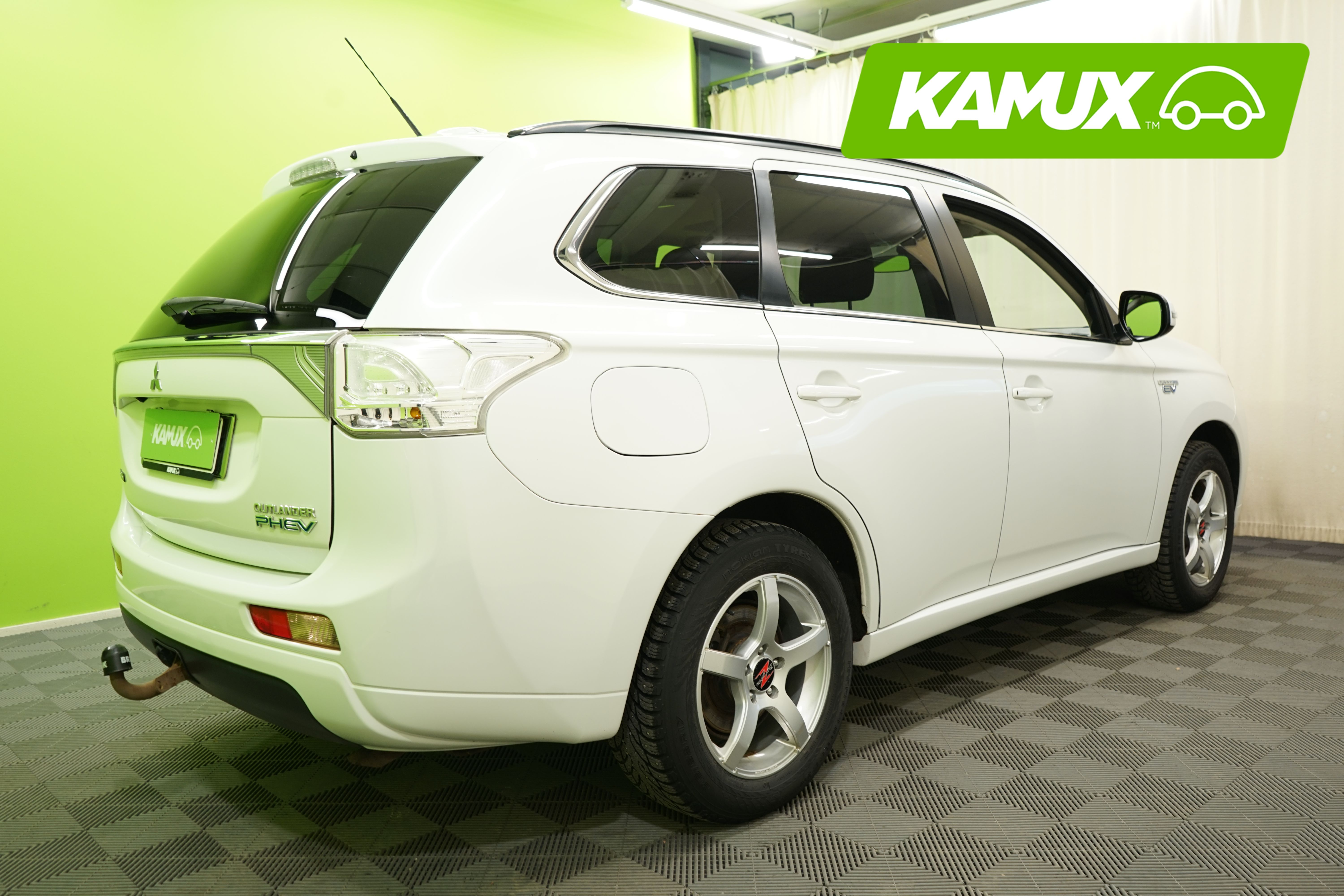 Mitsubishi Outlander PHEV 2014