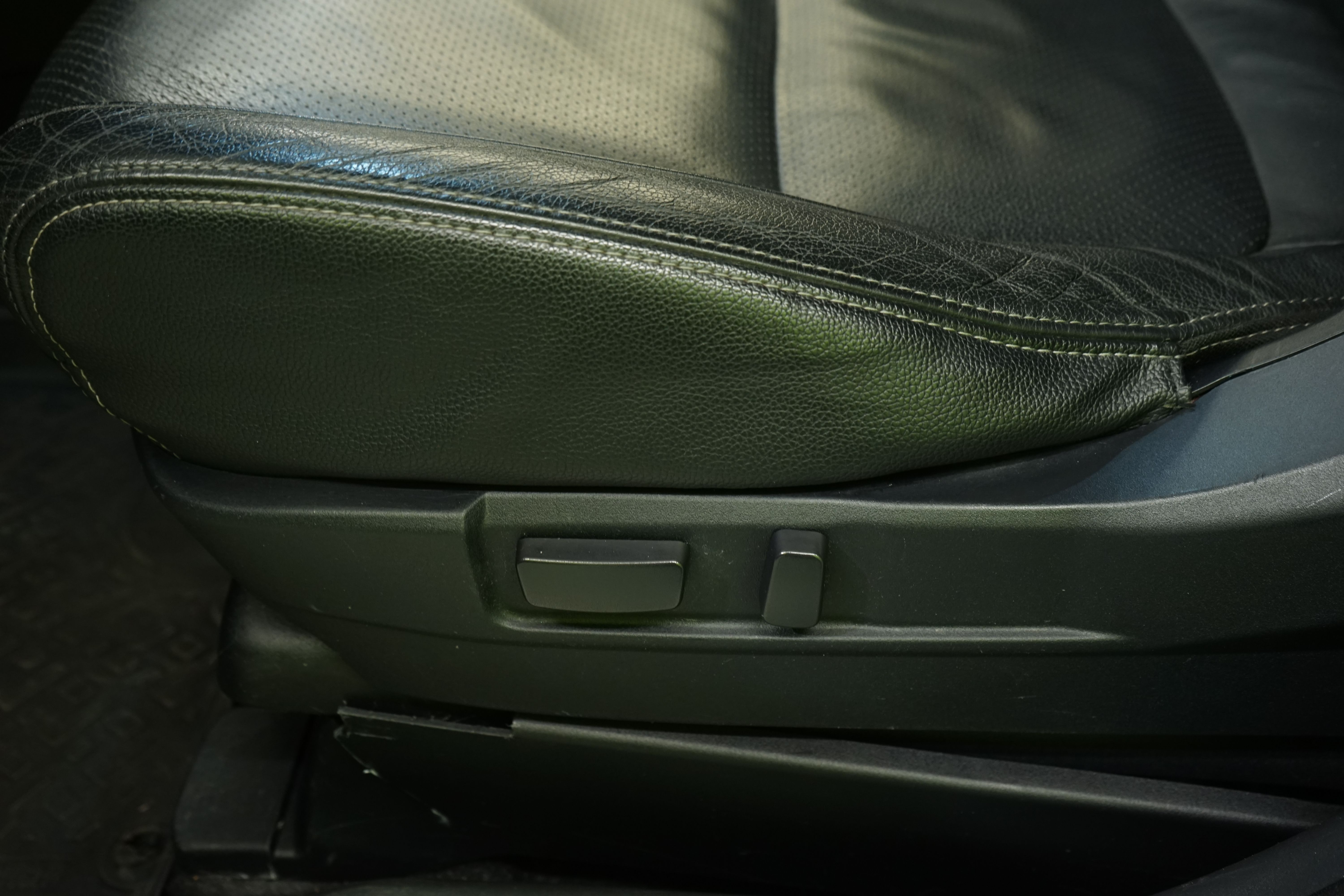 Mitsubishi Outlander PHEV 2014