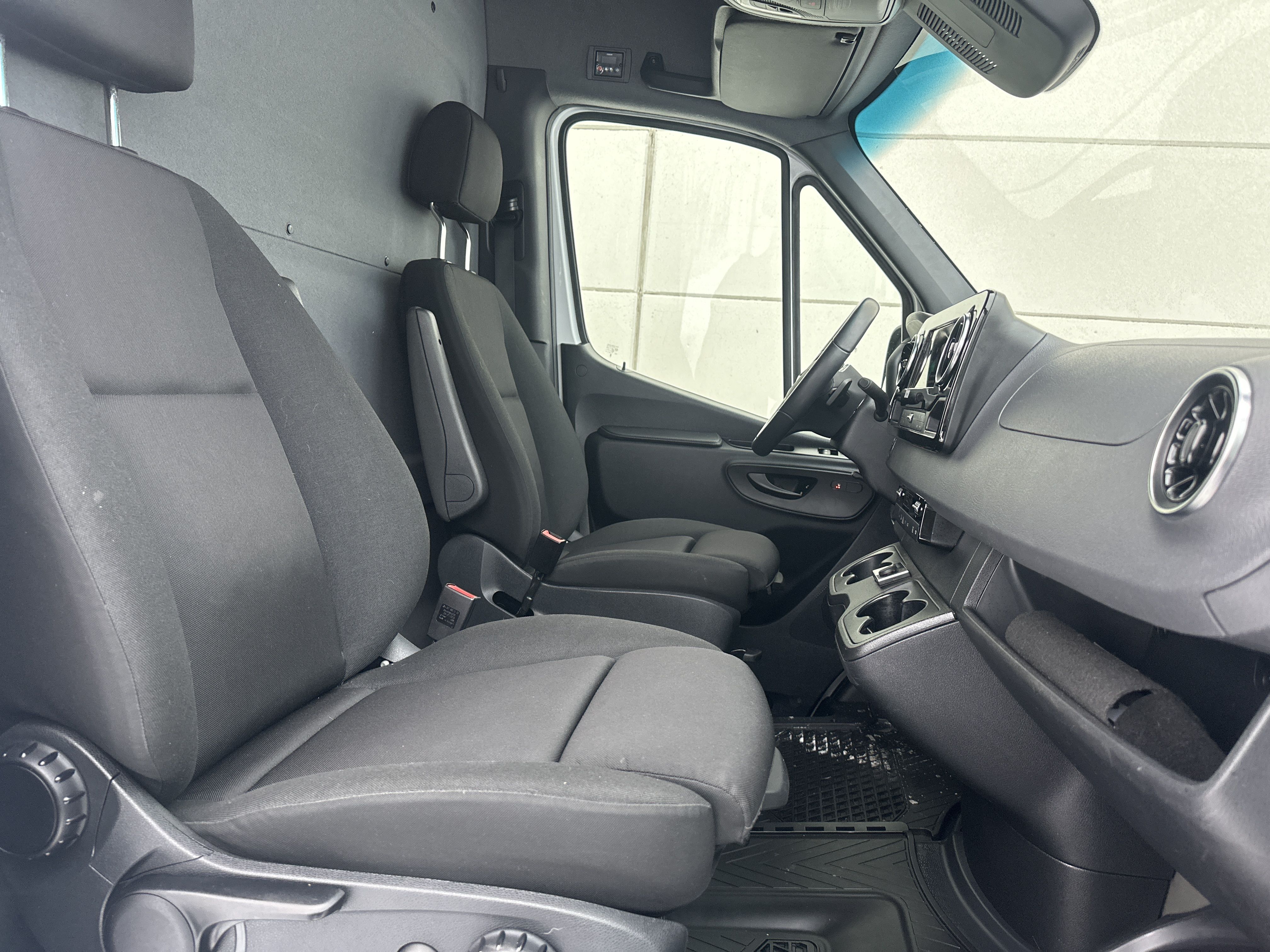 Mercedes-Benz Sprinter 2024