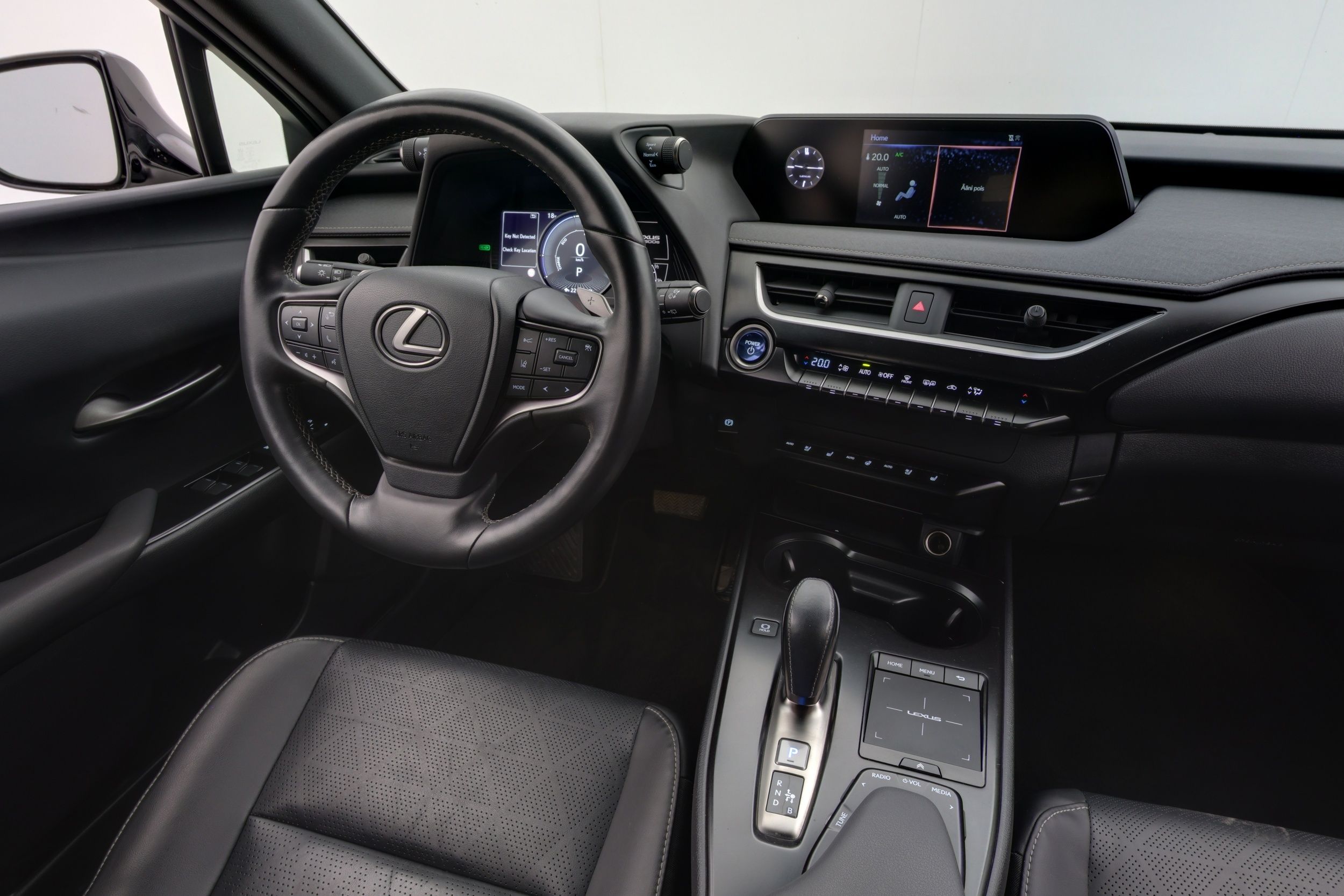 Lexus UX 2023