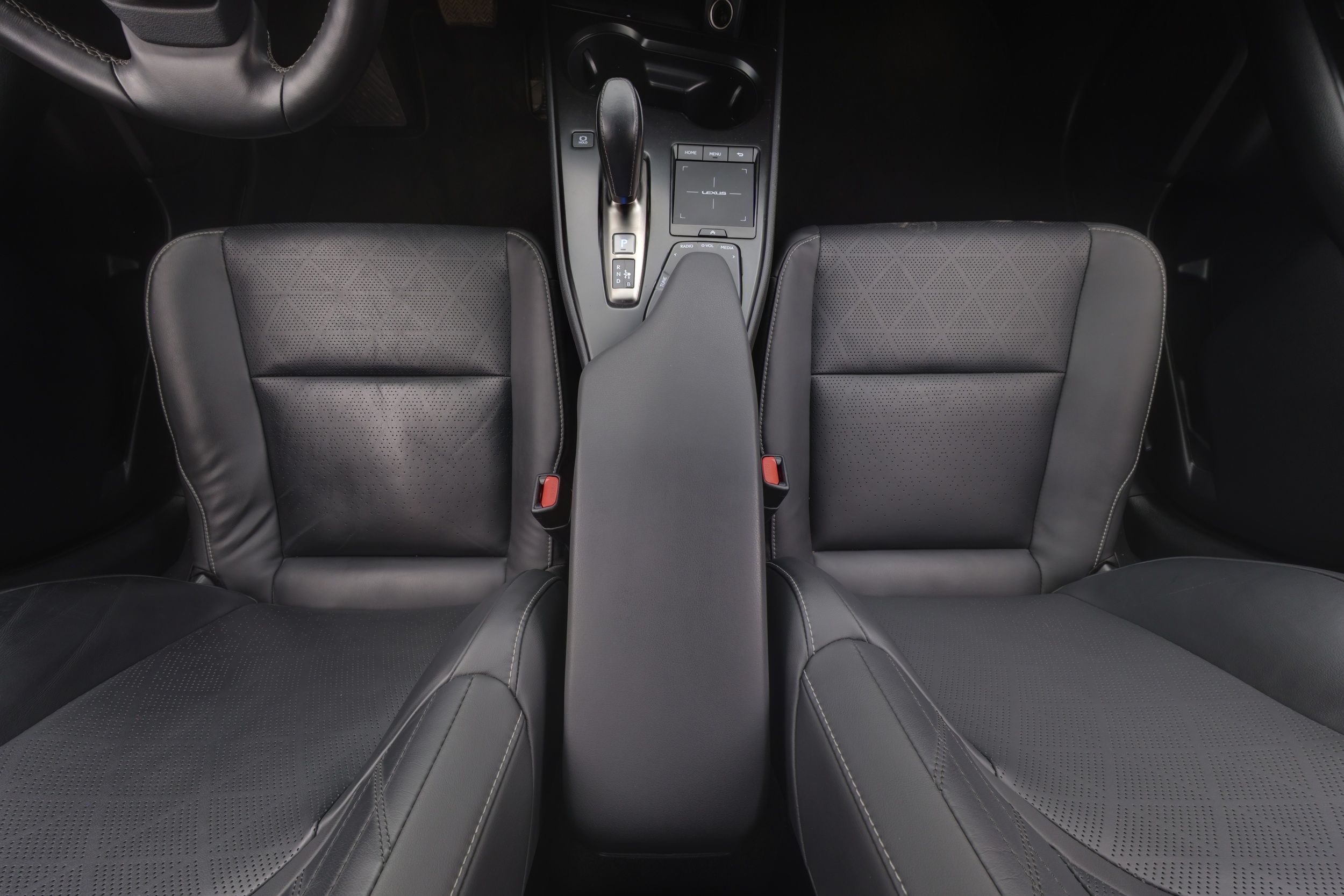 Lexus UX 2023