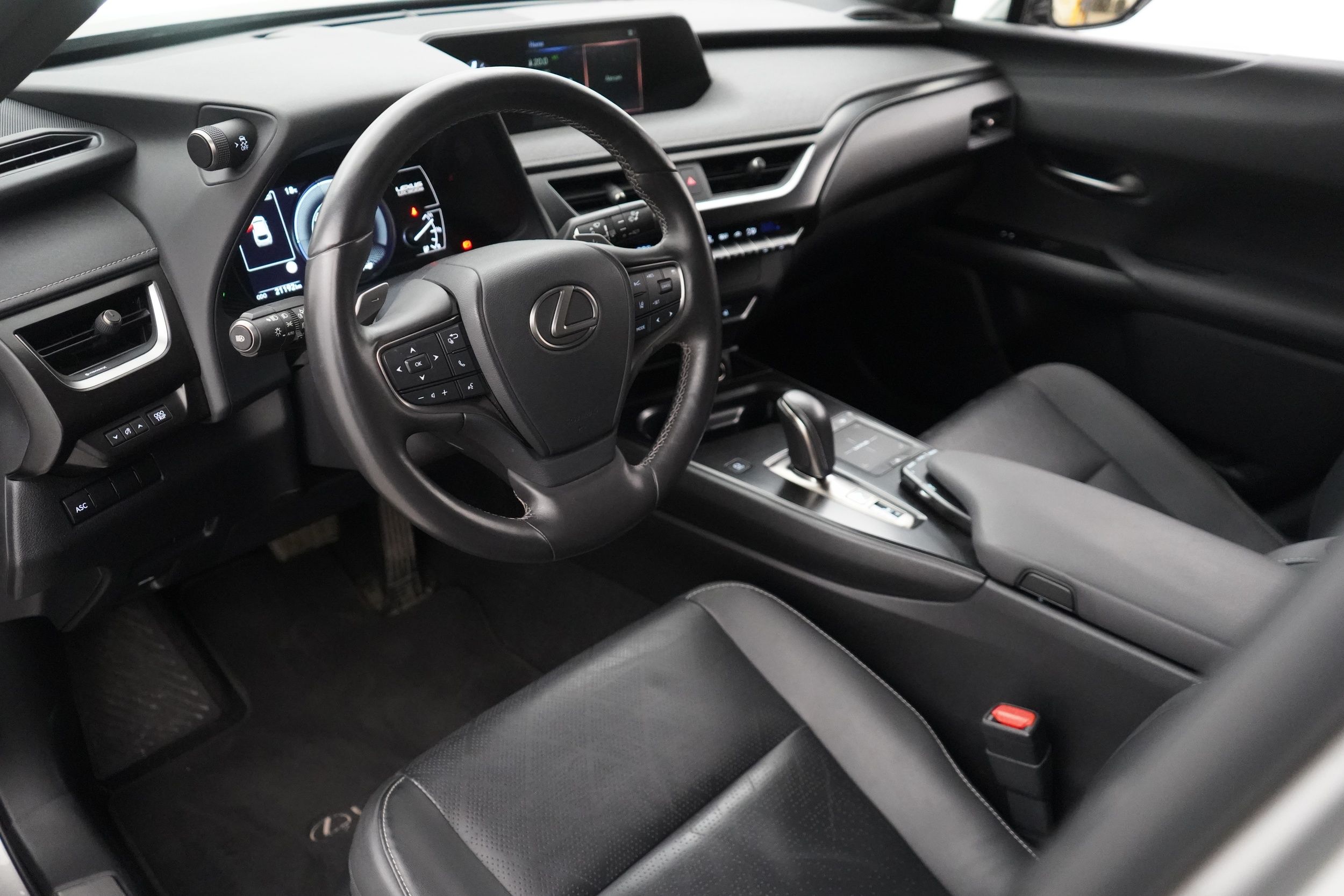 Lexus UX 2023