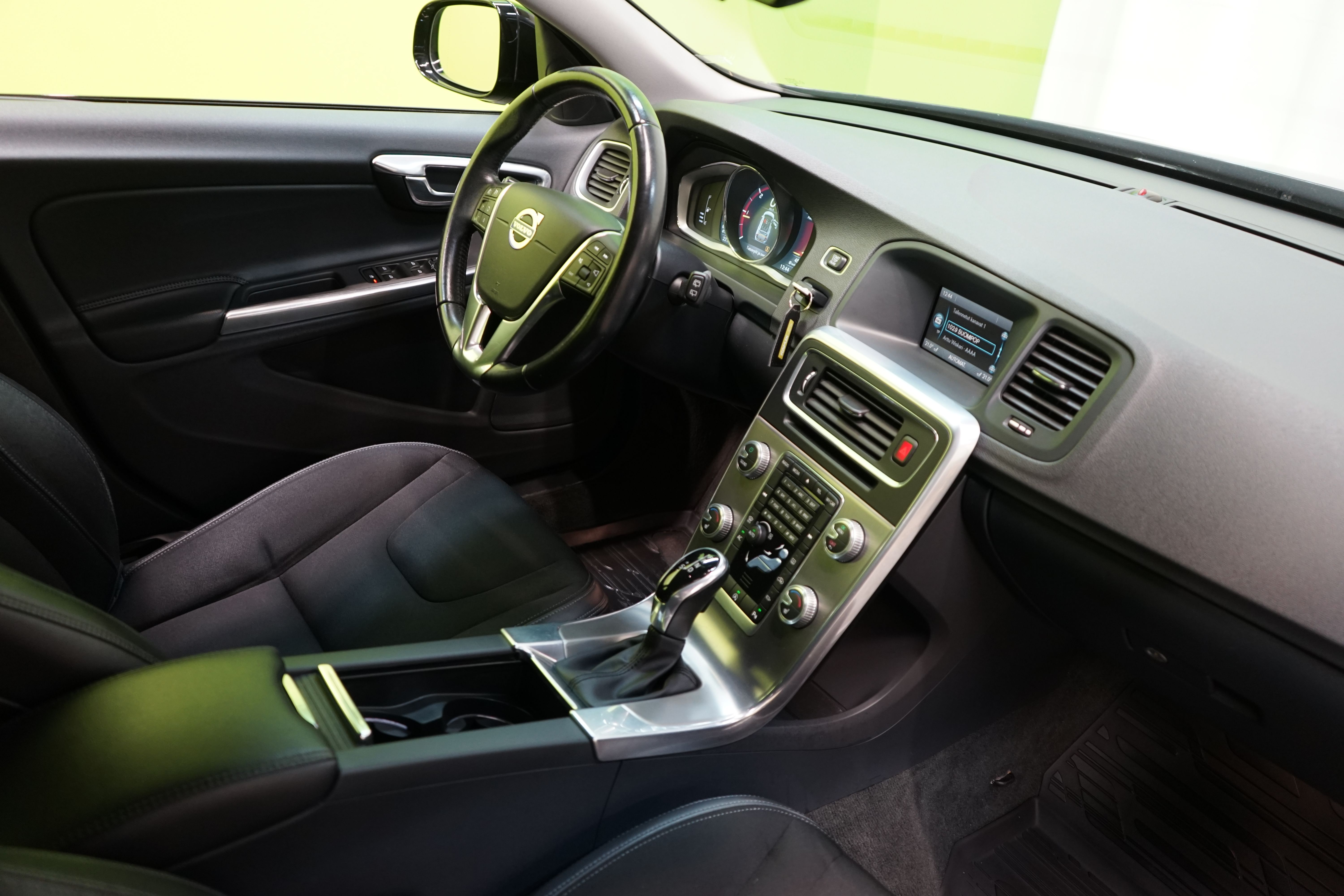 Volvo V60 Cross Country 2016