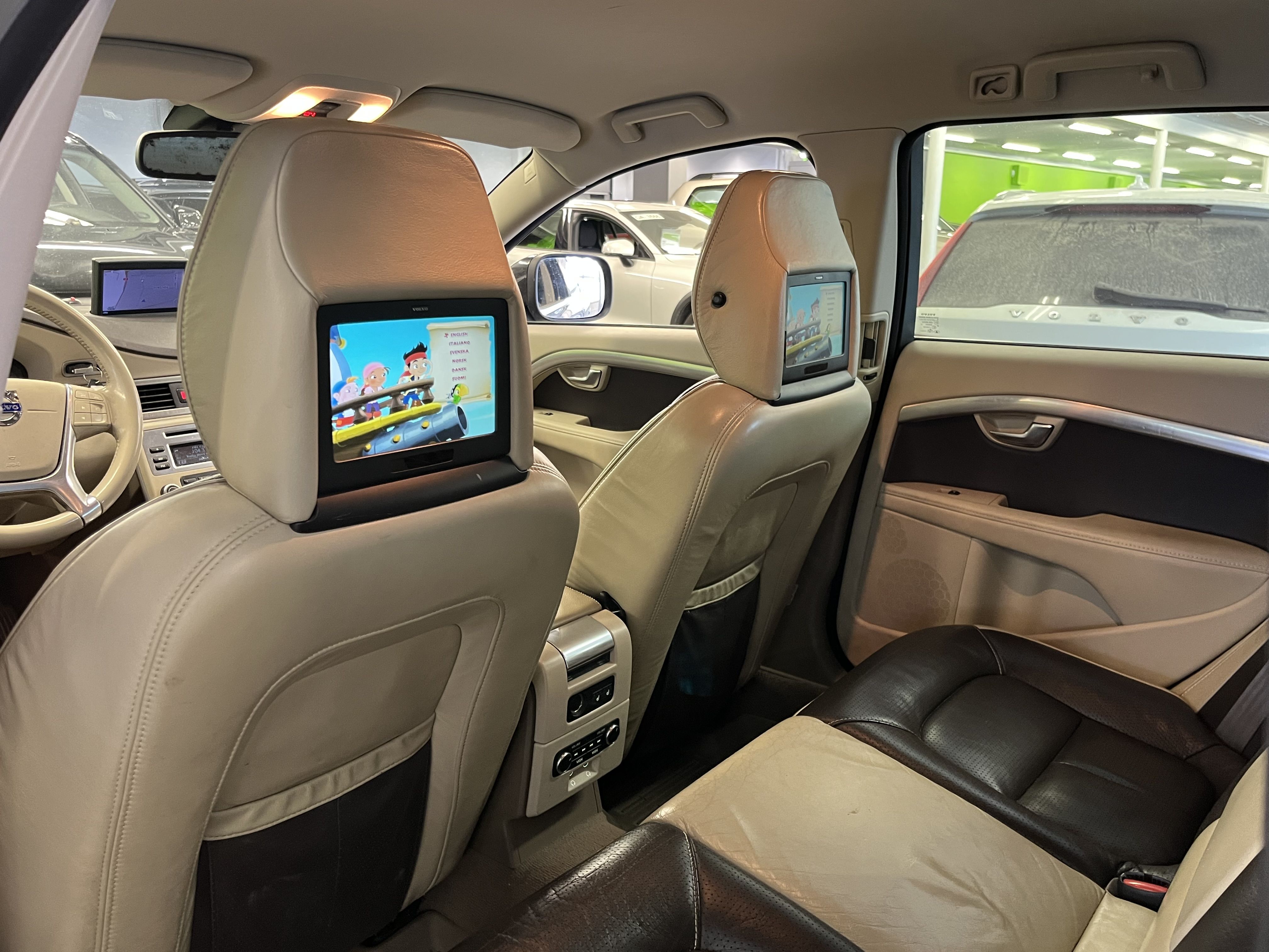 Volvo XC70 2011