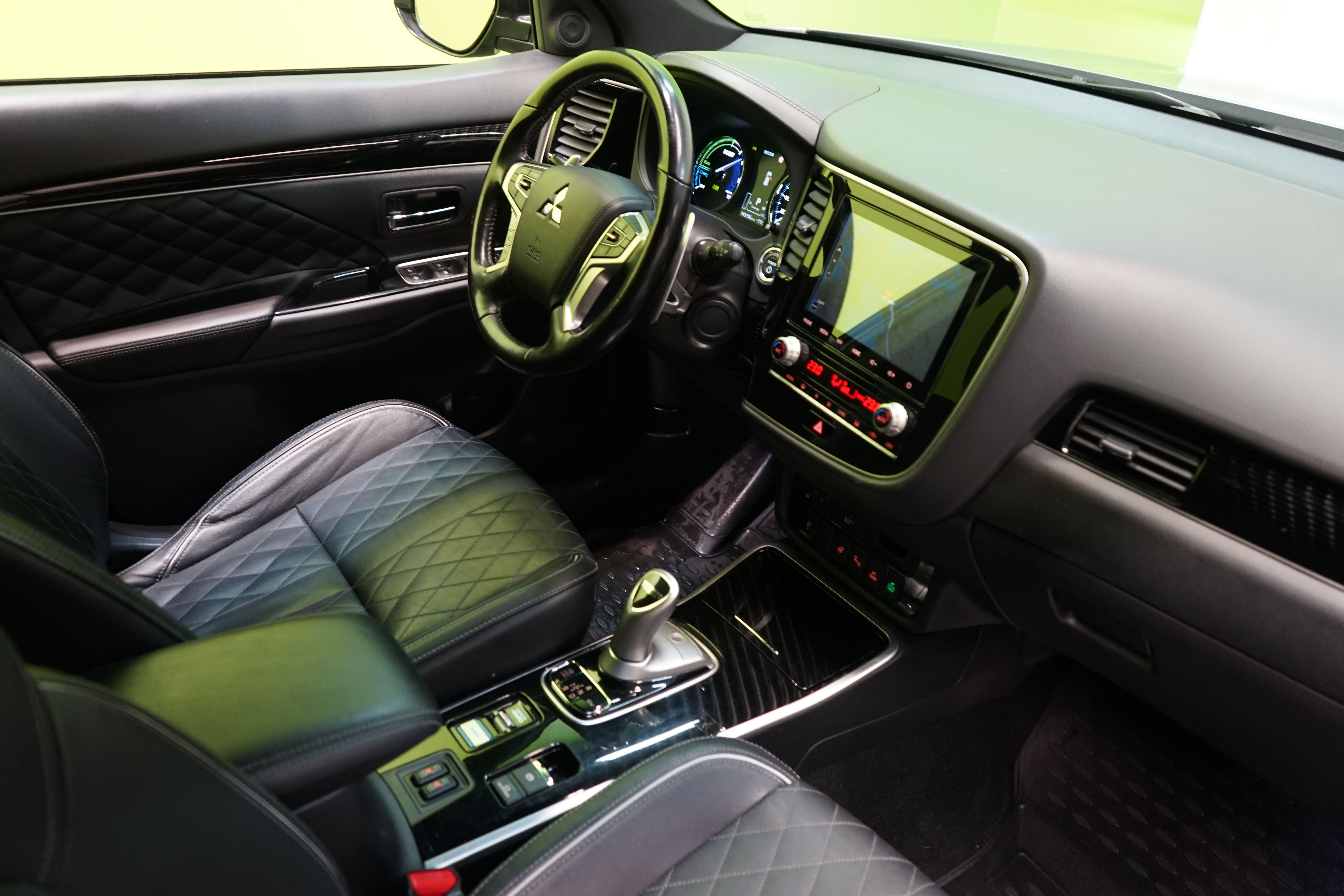 Mitsubishi Outlander PHEV 2020