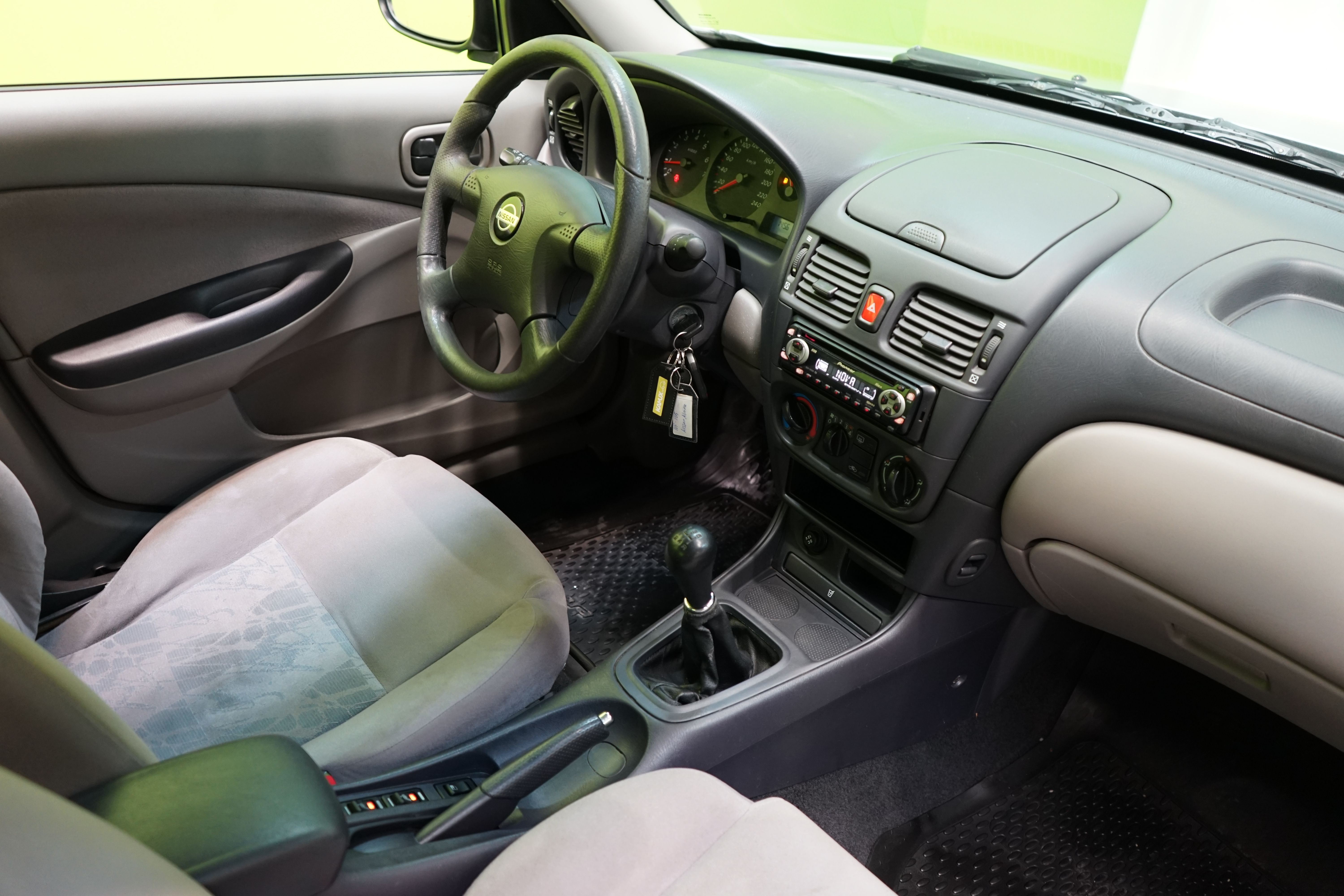 Nissan Almera 2002