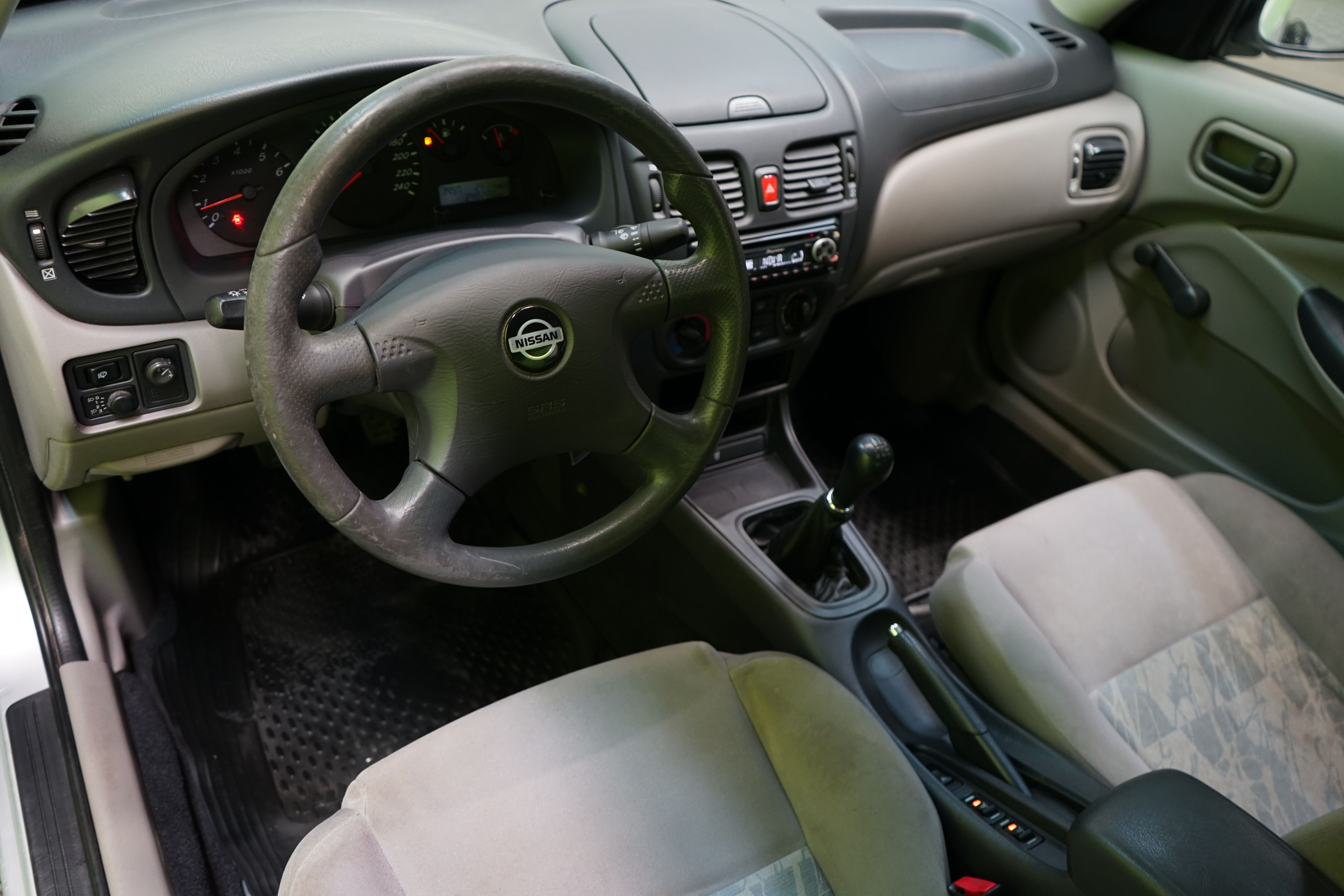 Nissan Almera 2002