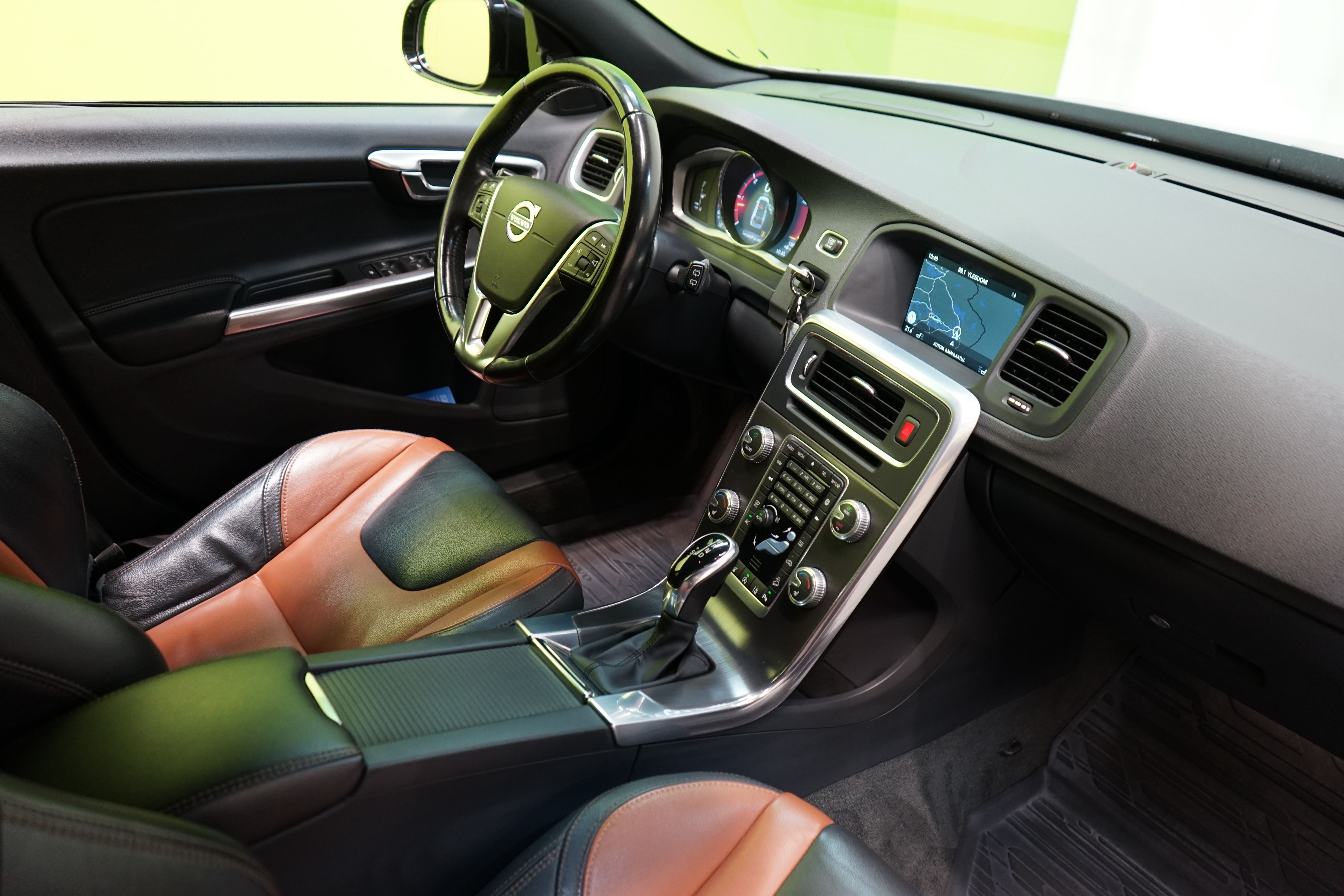 Volvo V60 Cross Country 2016